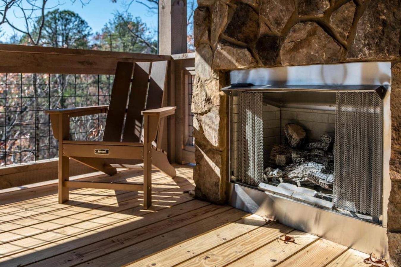 Thunderstruck Modern Mtn Chalet w pool and views that WOWs