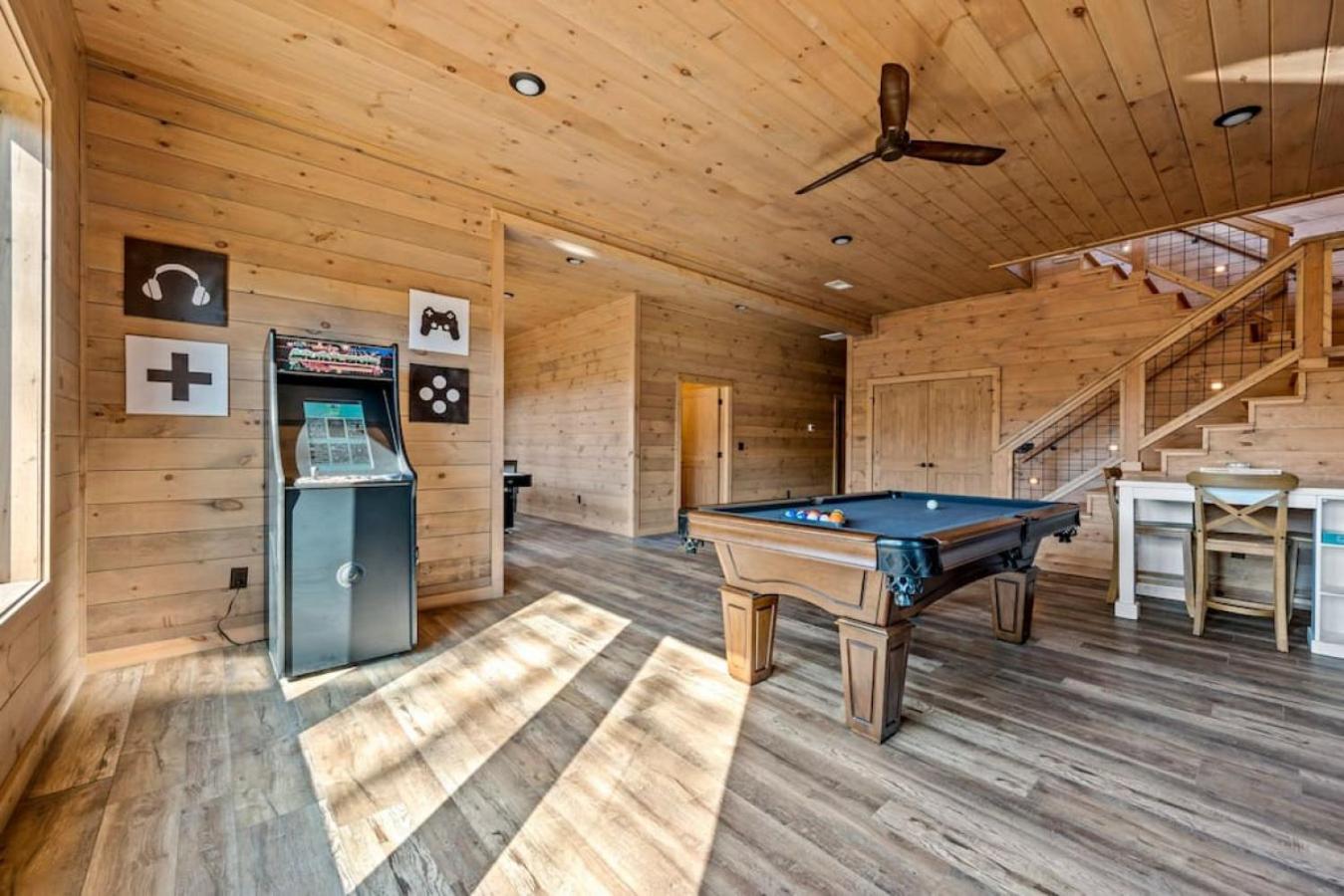 Thunderstruck Modern Mtn Chalet w pool and views that WOWs