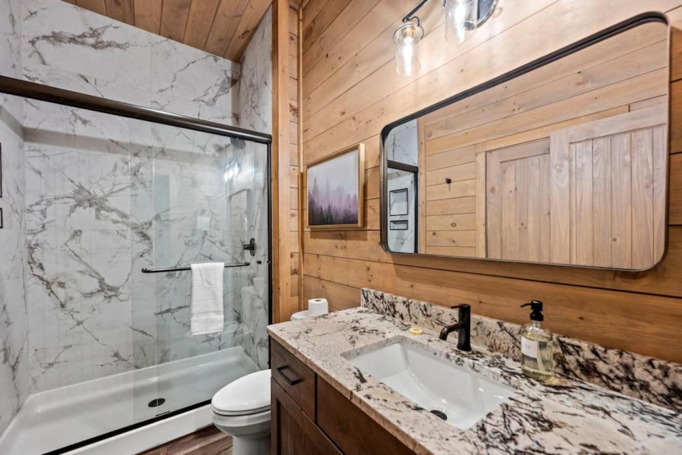 Thunderstruck Modern Mtn Chalet w pool and views that WOWs