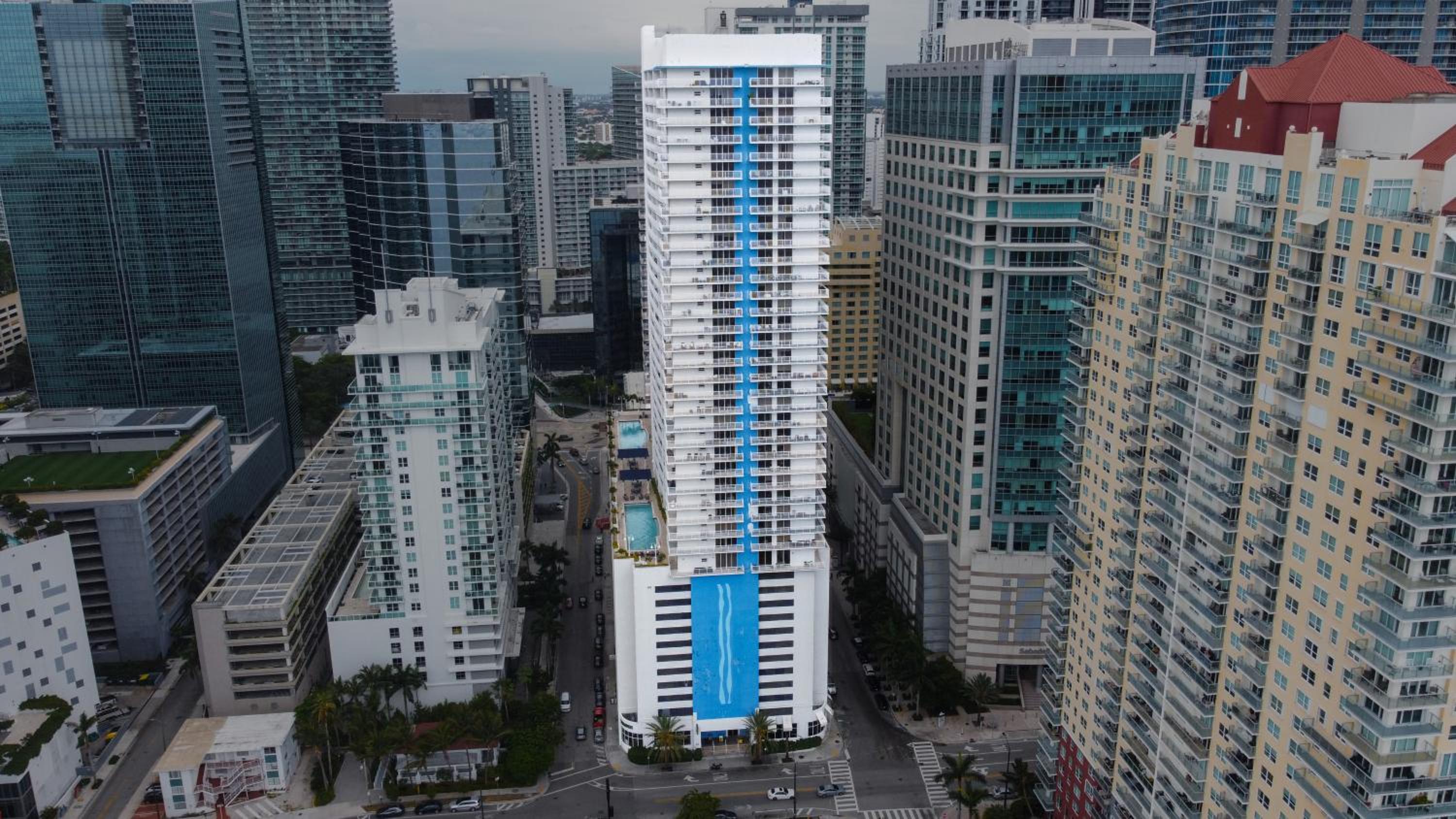 Hotel City & Sea View+FREE Parking Modern Condo - Image 1