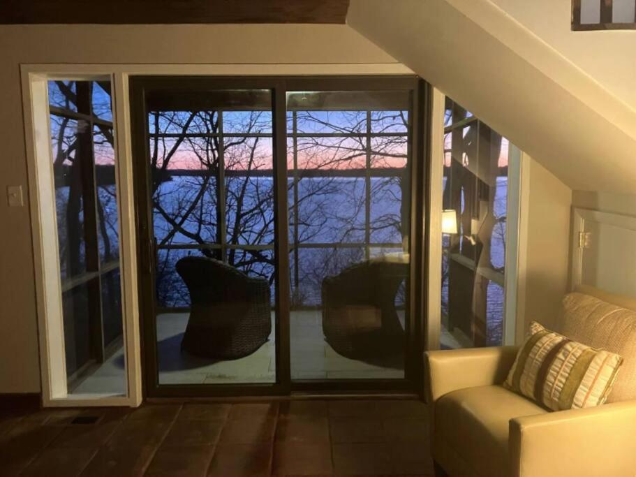 2 BR Newly Renovated Waterfront Home; 10 min from MGM & the Gaylord