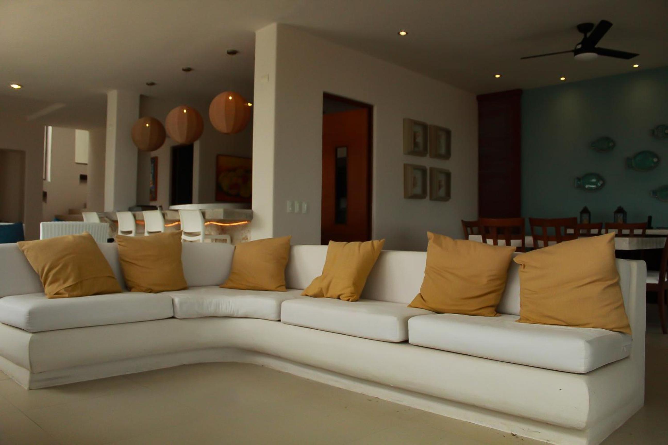 Villa Karpatos