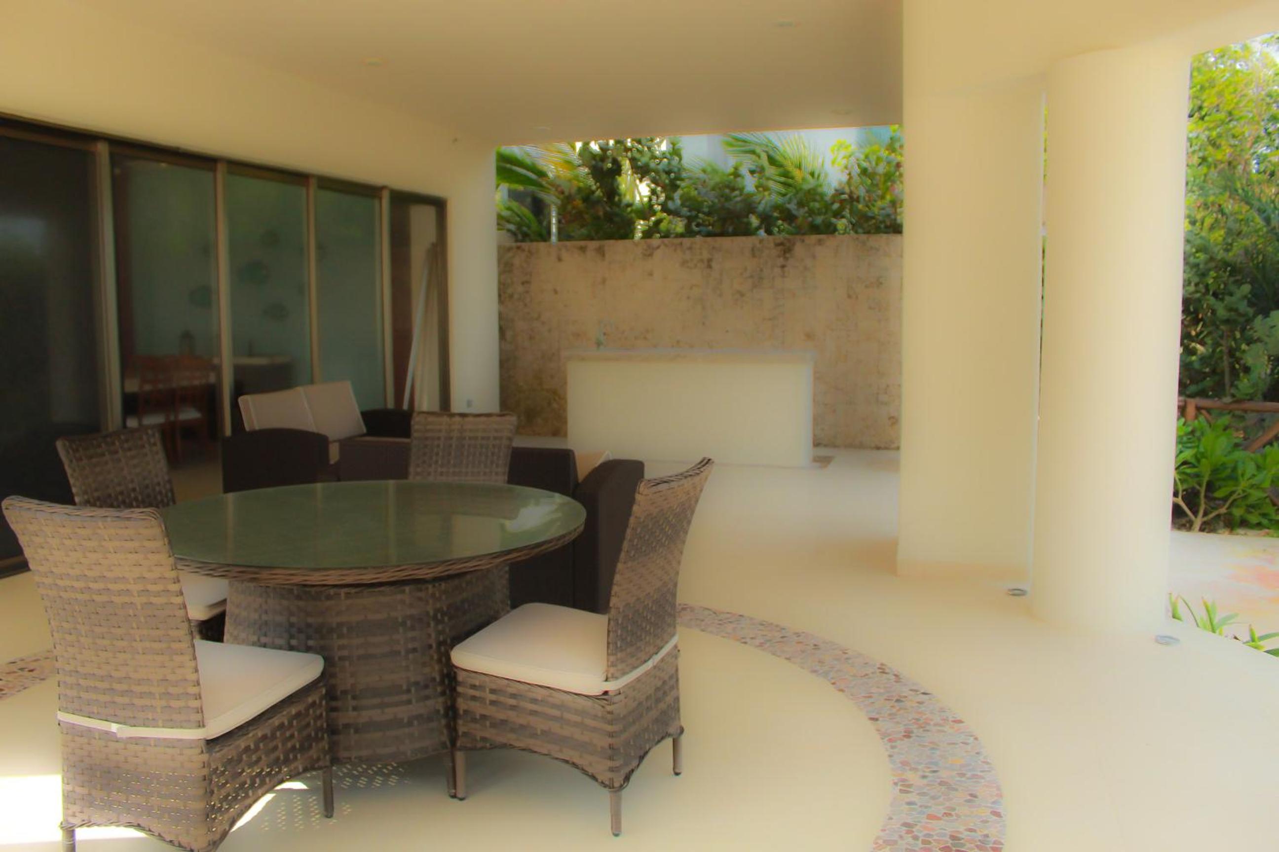 Villa Karpatos