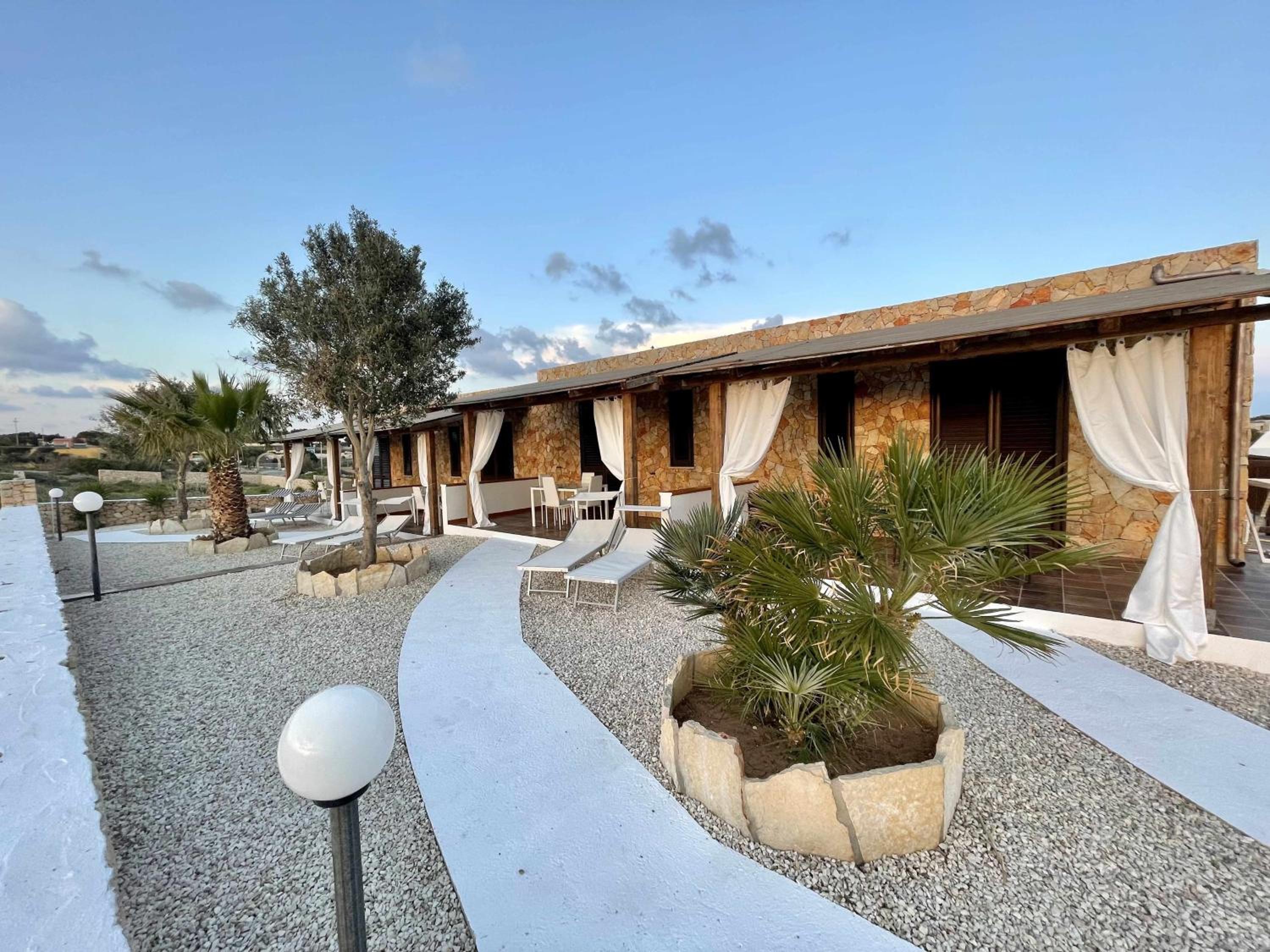 Dammusi cala croce photo 1