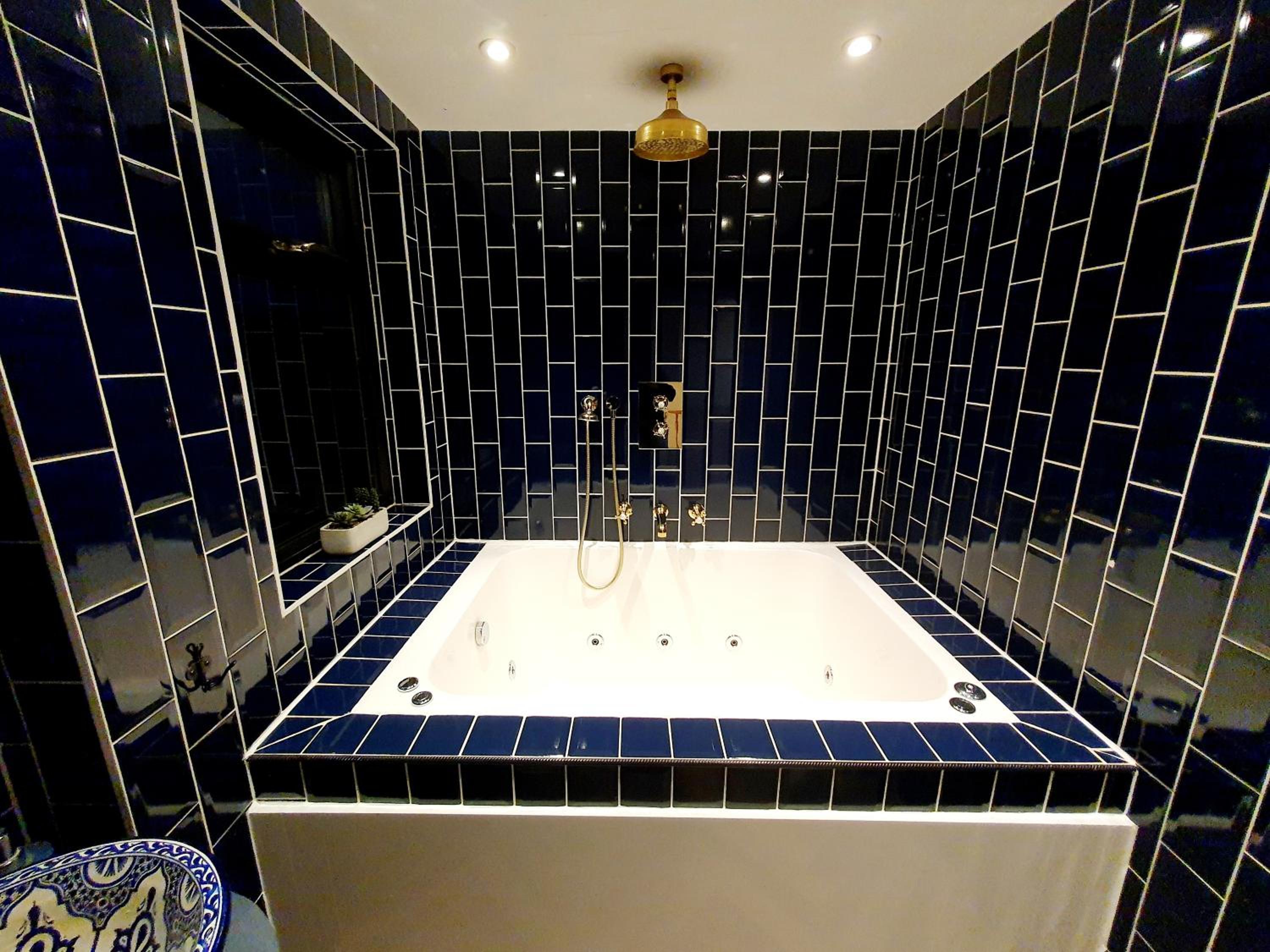Jacuzzi Suite