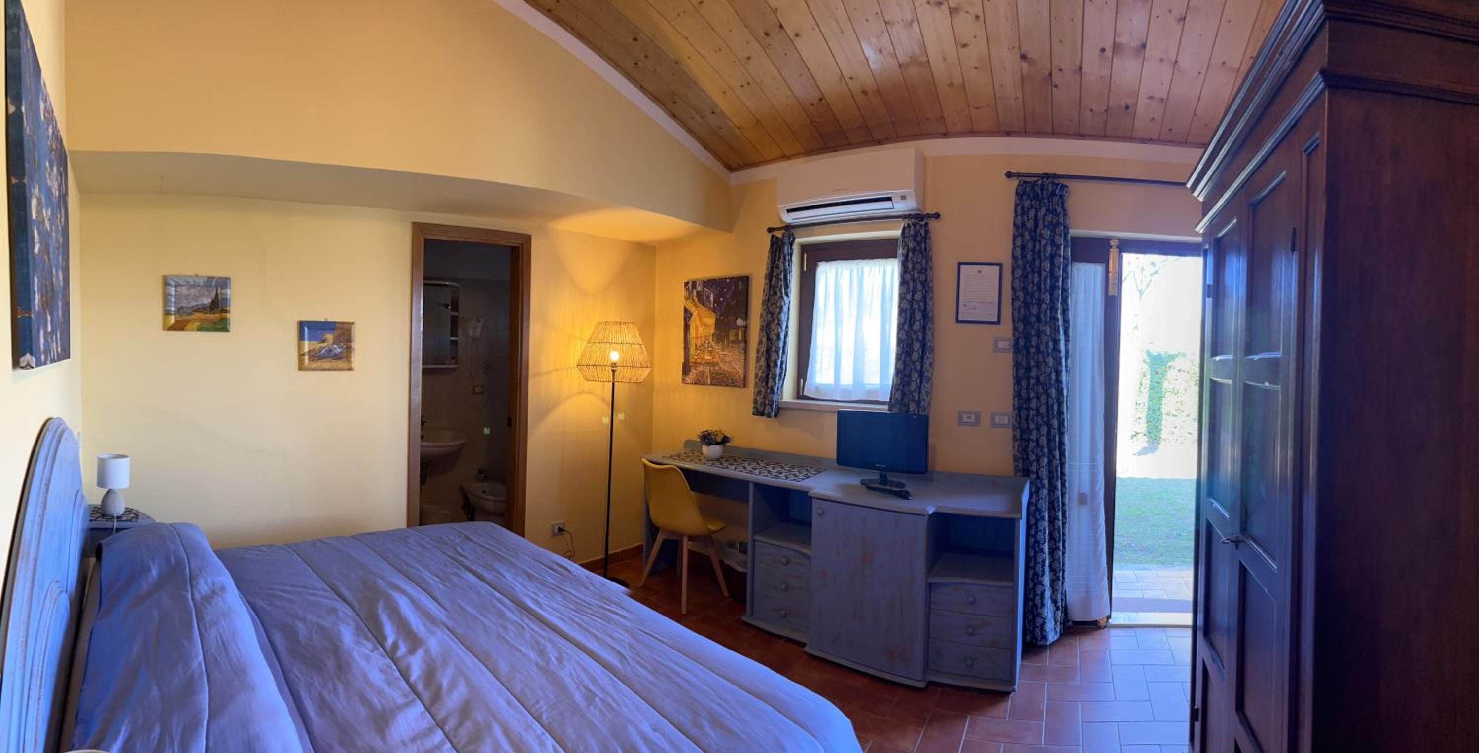 hotel room