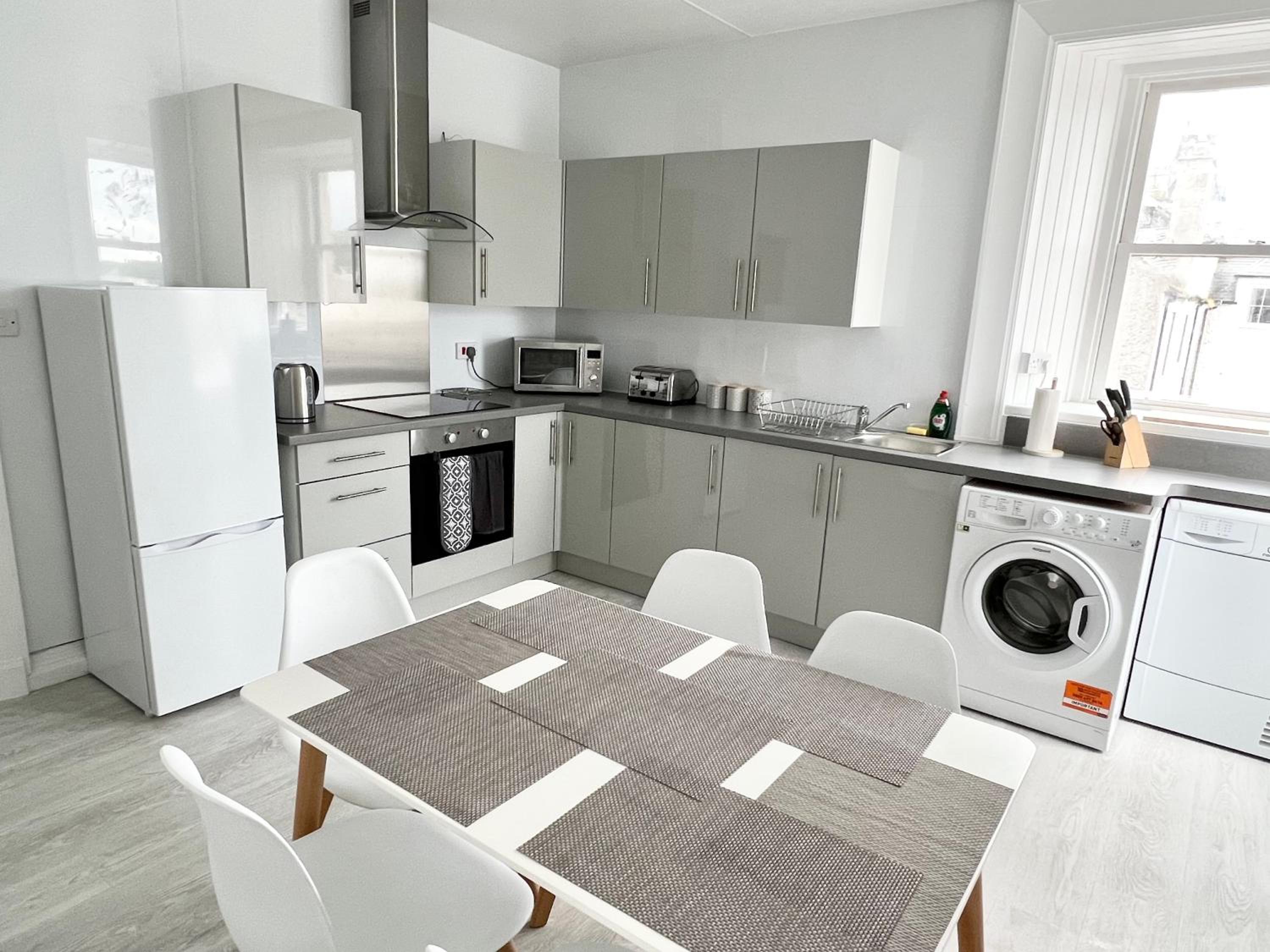 Douglas Street Apartment
