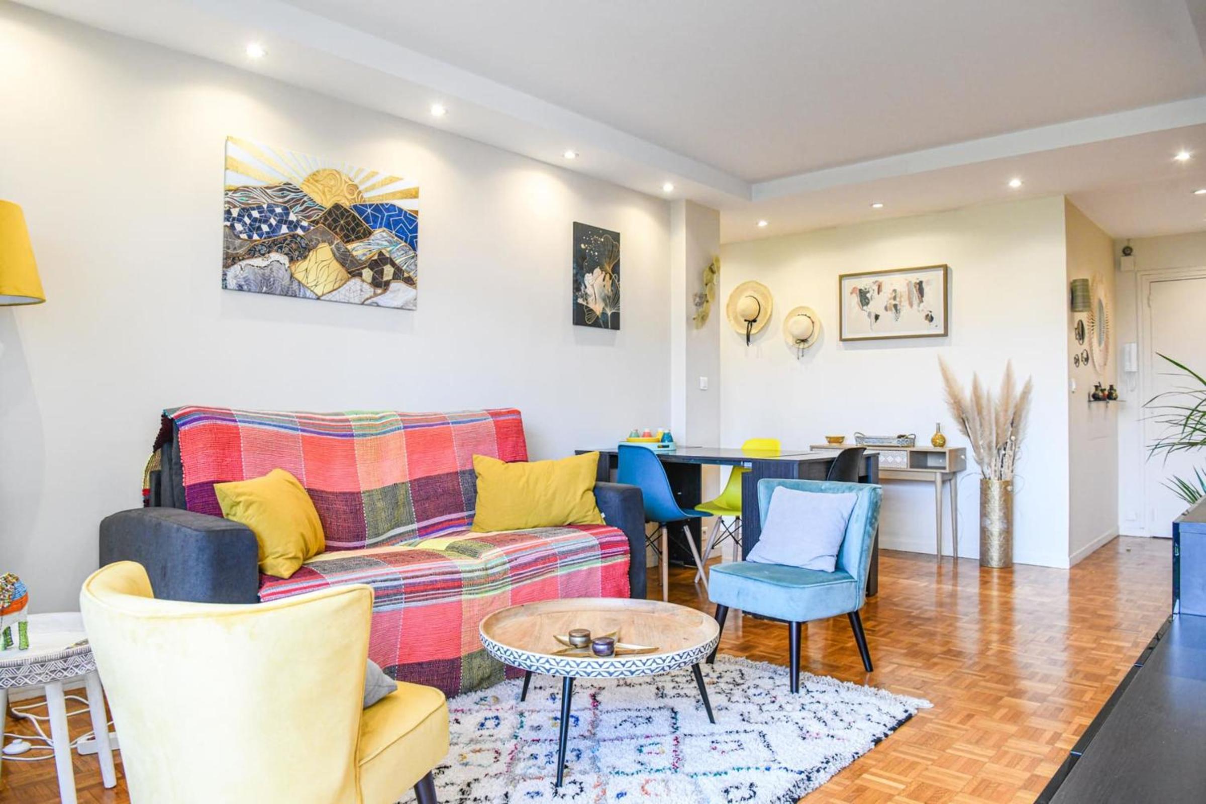 Grand appartement avec balcon et parking