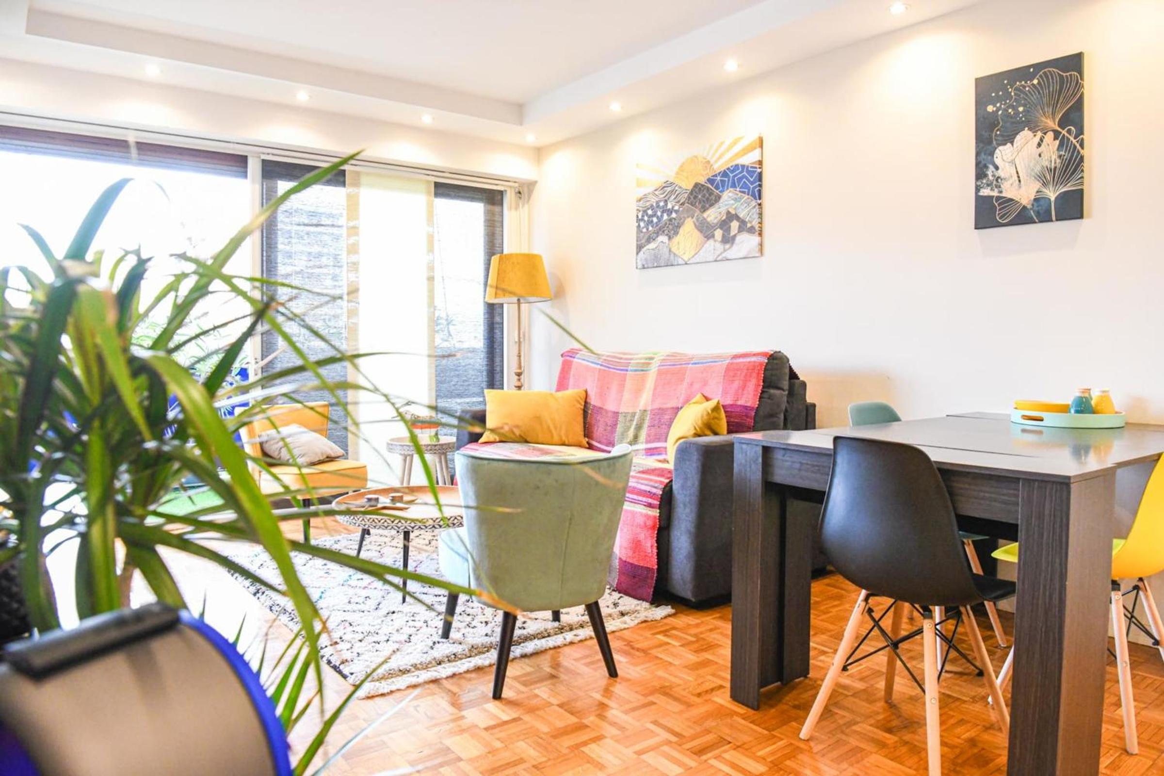 Grand appartement avec balcon et parking