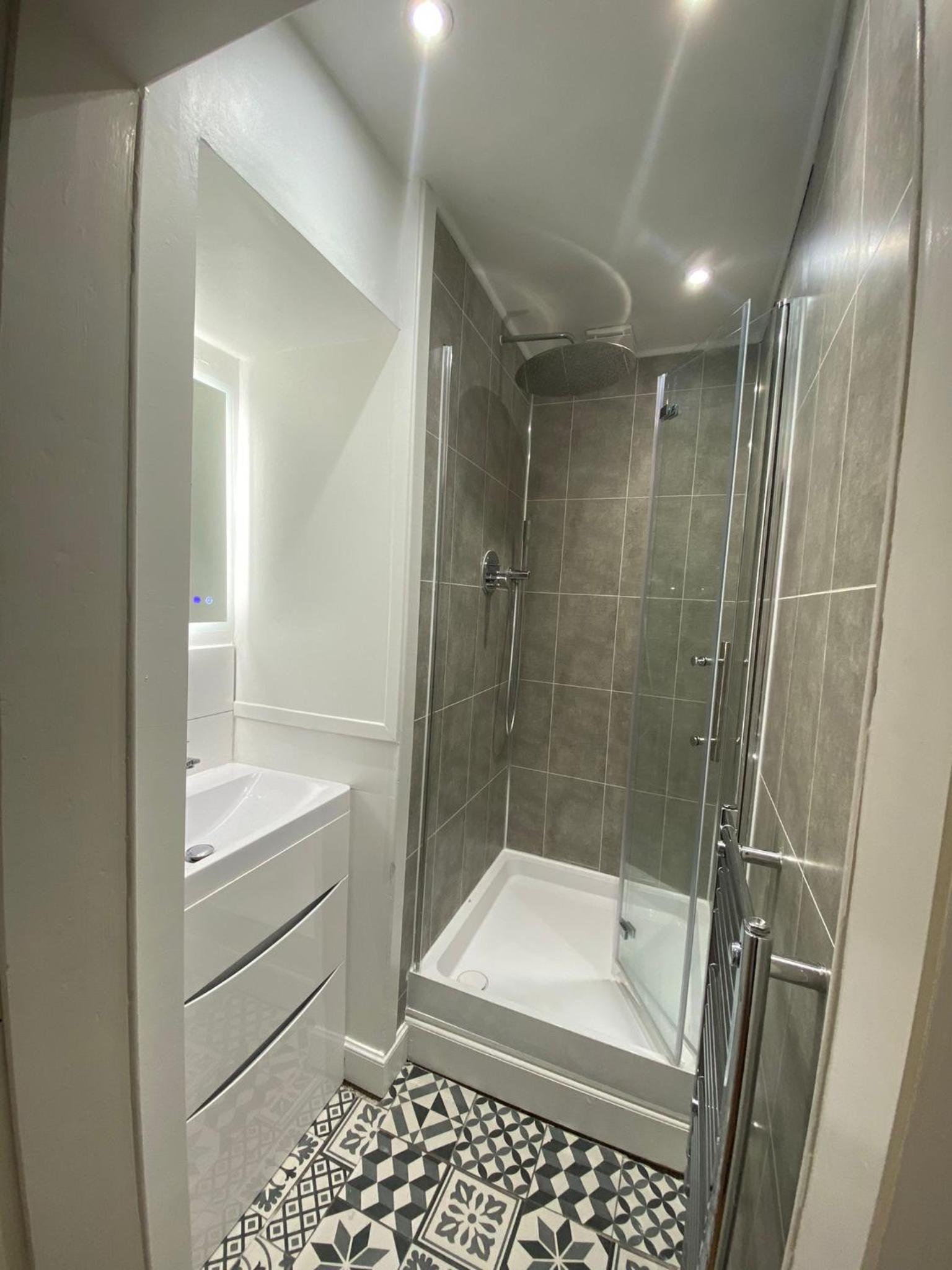 1 Bed Apartment (sleeps 4) on Leith Walk view 3