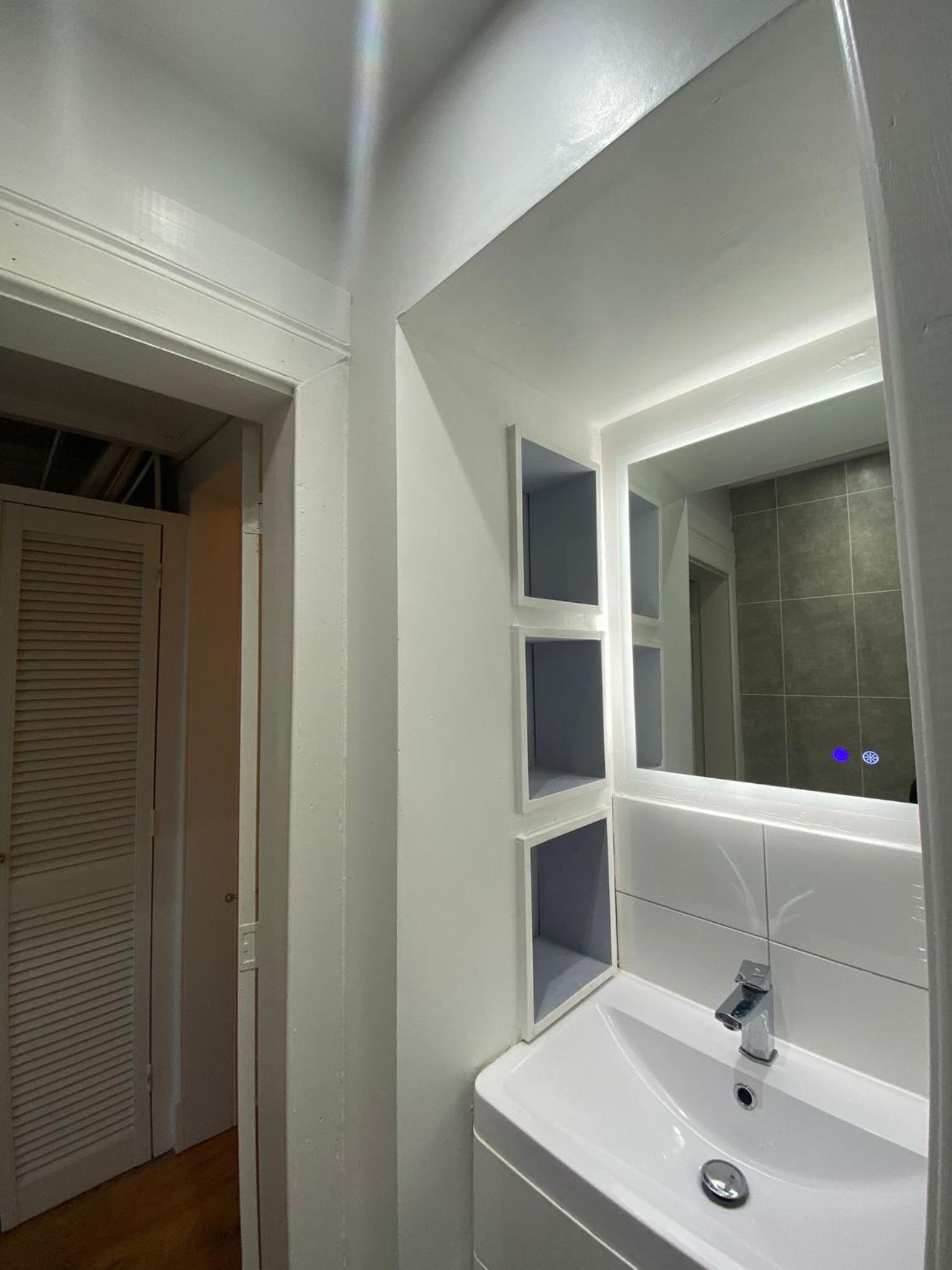 1 Bed Apartment (sleeps 4) on Leith Walk view 2