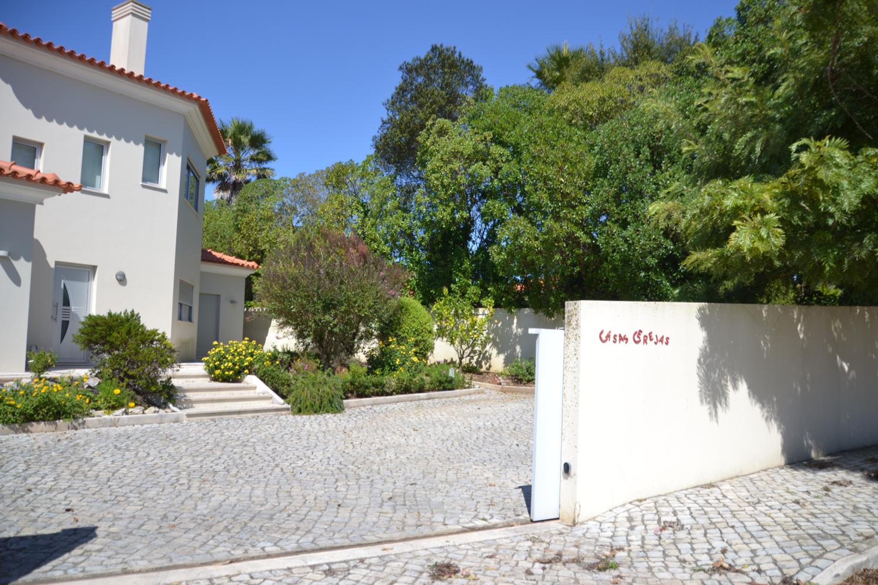 Casas Cerejas view 2