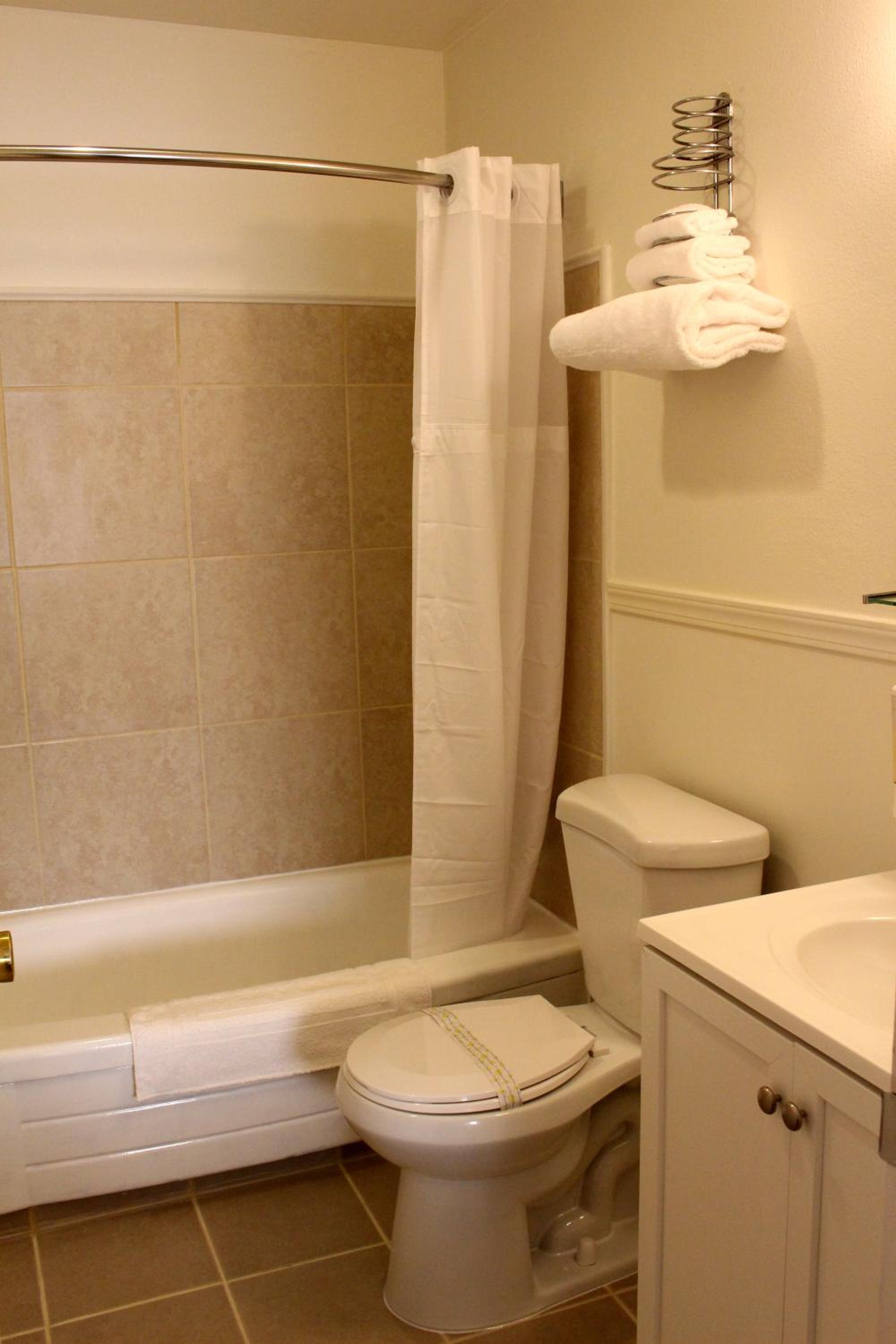 Medford Vacations - Sovana Inn - Property Image 12