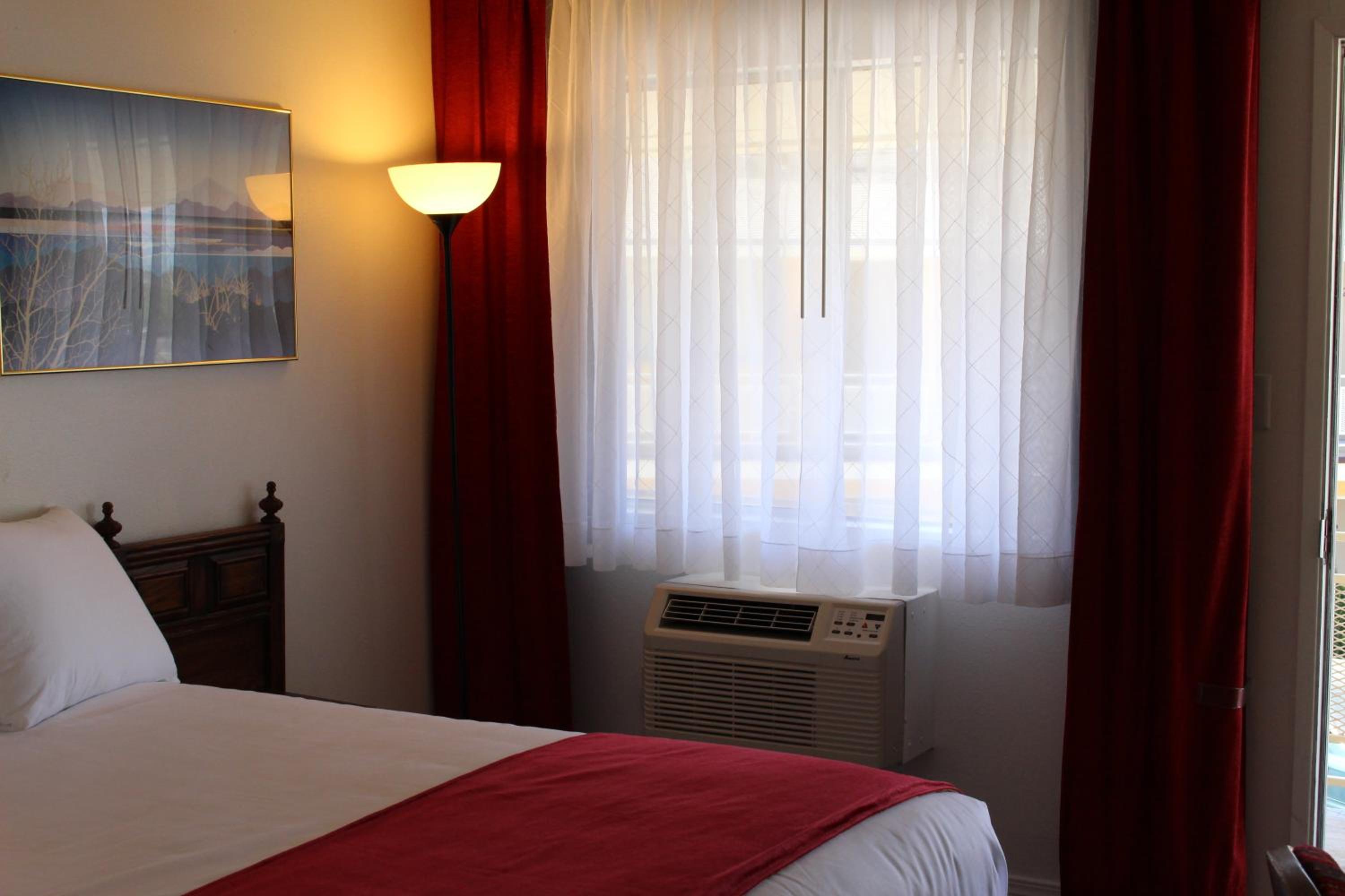 Medford Vacations - Sovana Inn - Property Image 7