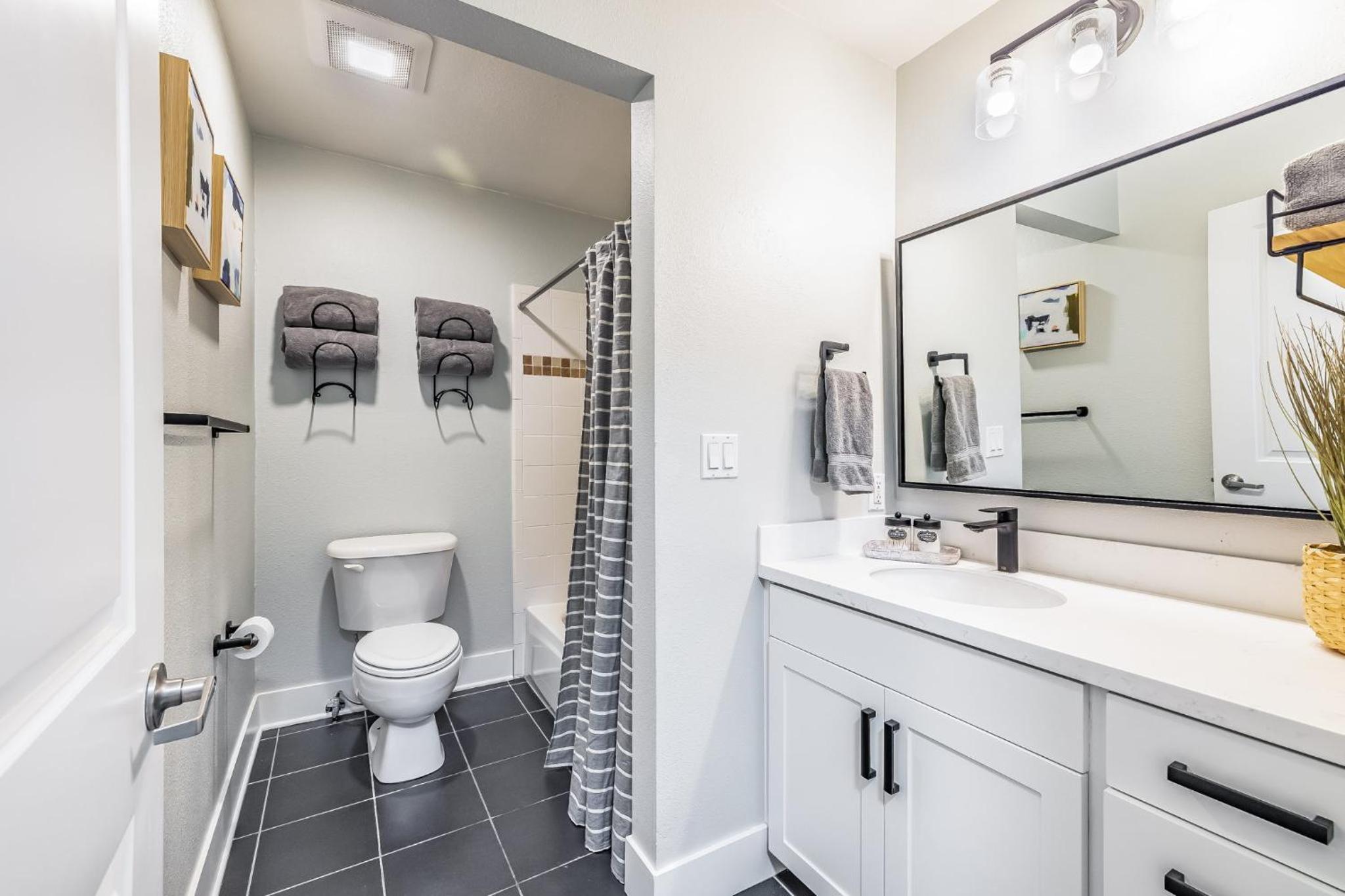 Downtown Kirkland large boutique one bedroom condo view 4