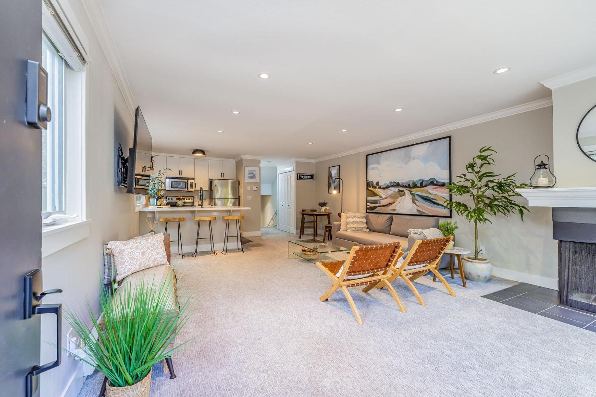 Downtown Kirkland large boutique one bedroom condo view 3