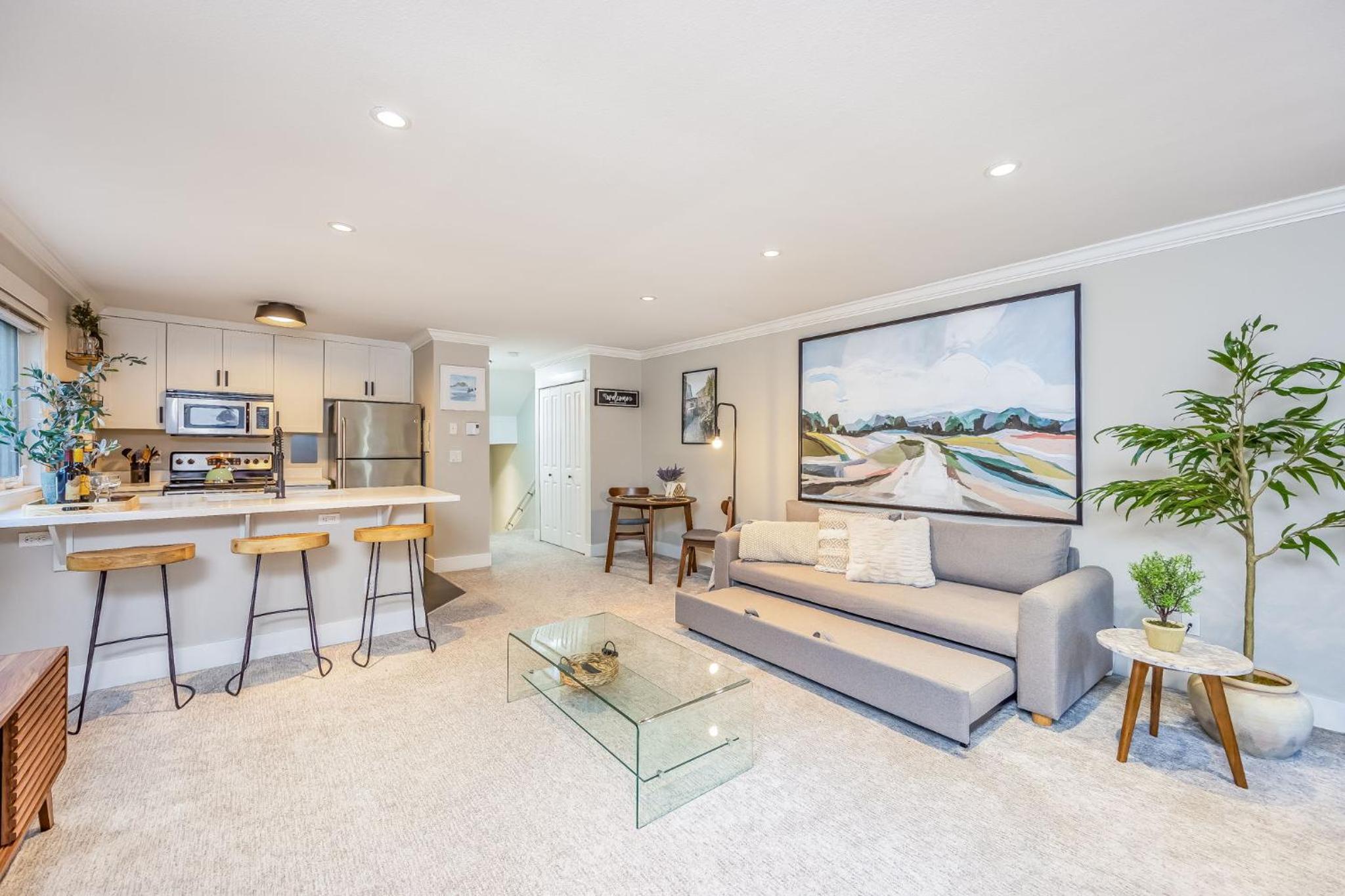 Downtown Kirkland large boutique one bedroom condo view 5