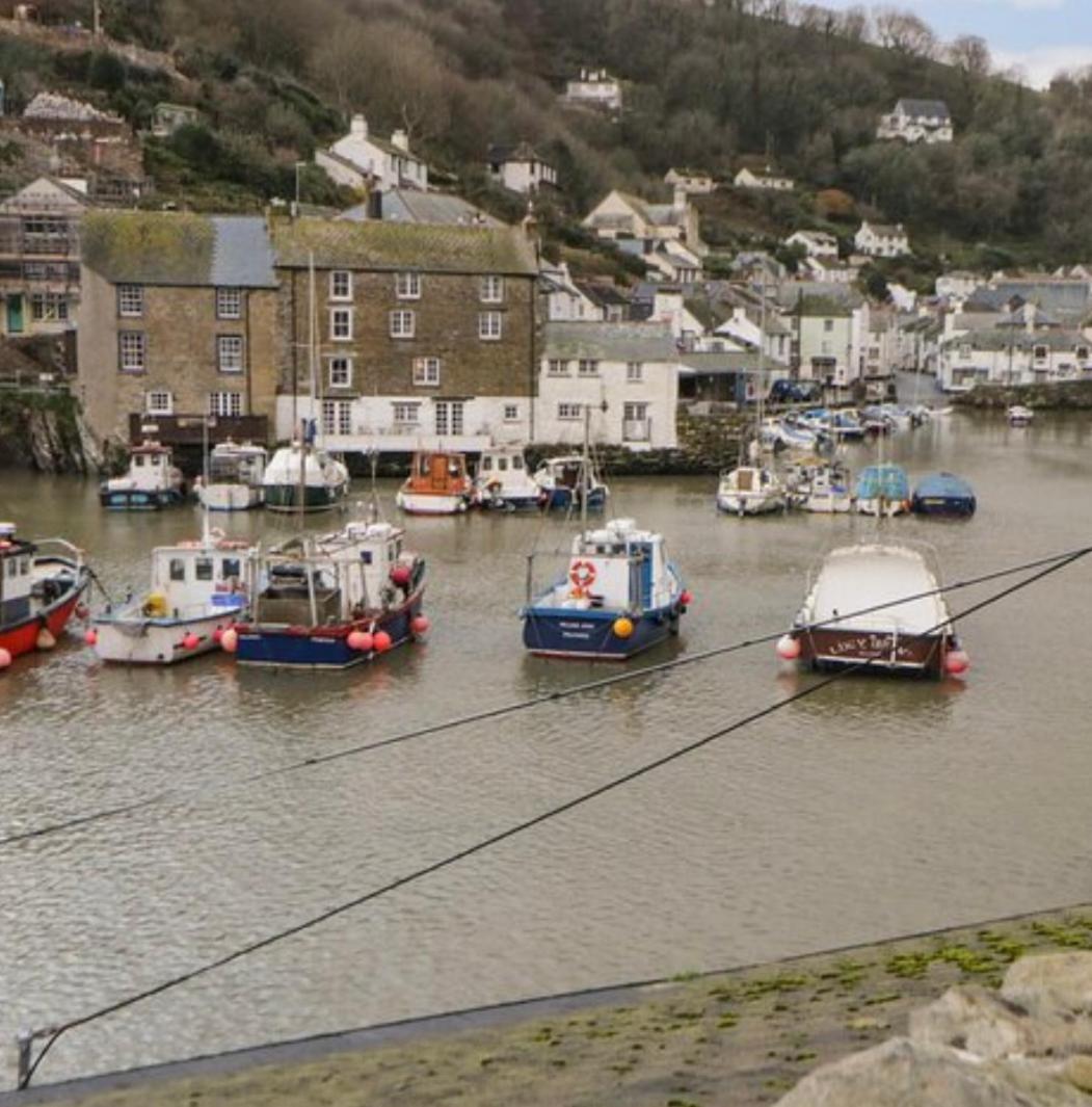 SPINDRIFT is A Beautiful Newly Refurbished THREE BEDROOM Private Family House located on the OLD HARBOUR and the COASTAL PATH in the Heart of Beautiful POL