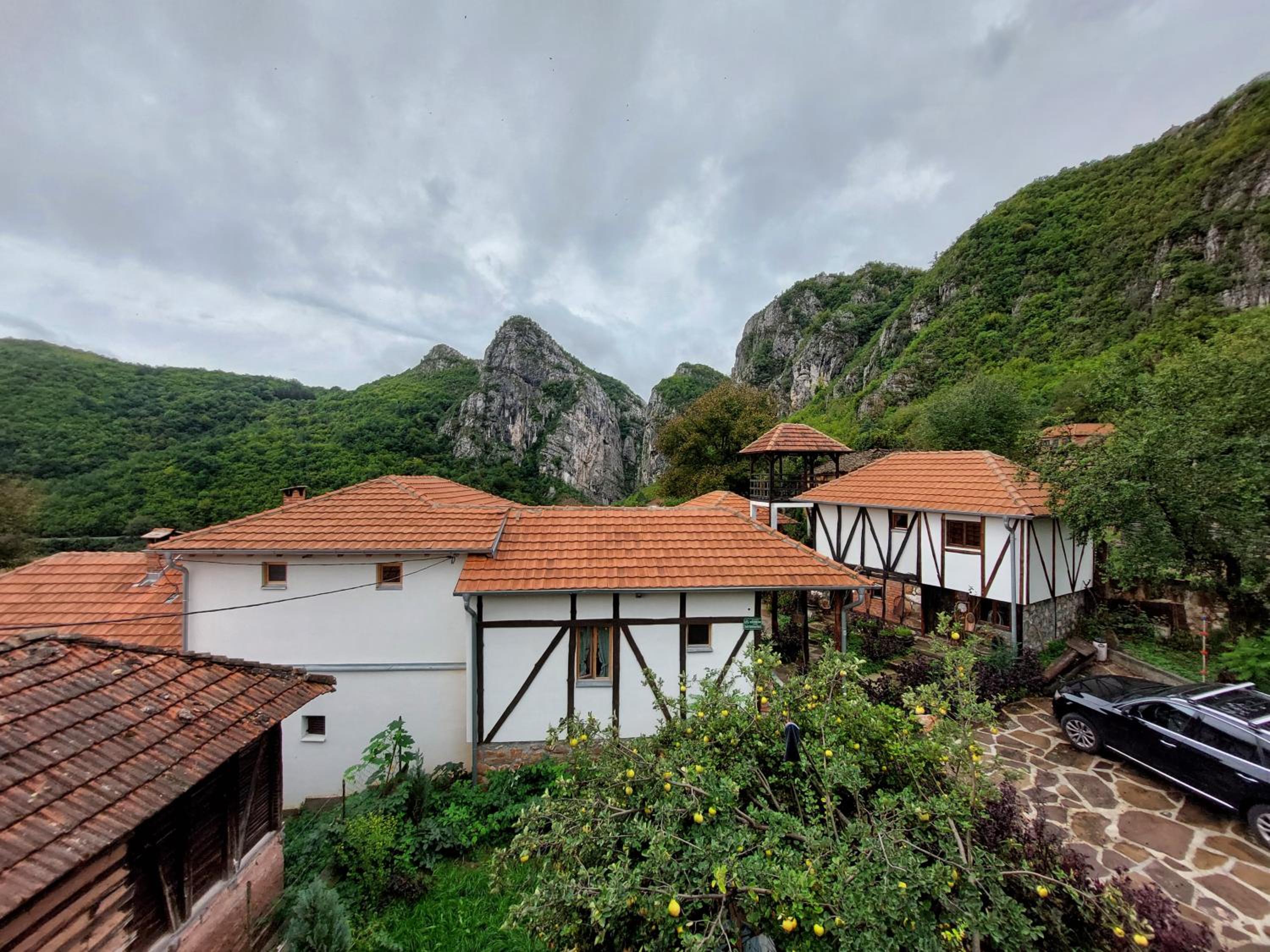 Golemi kamik Pirot view 5