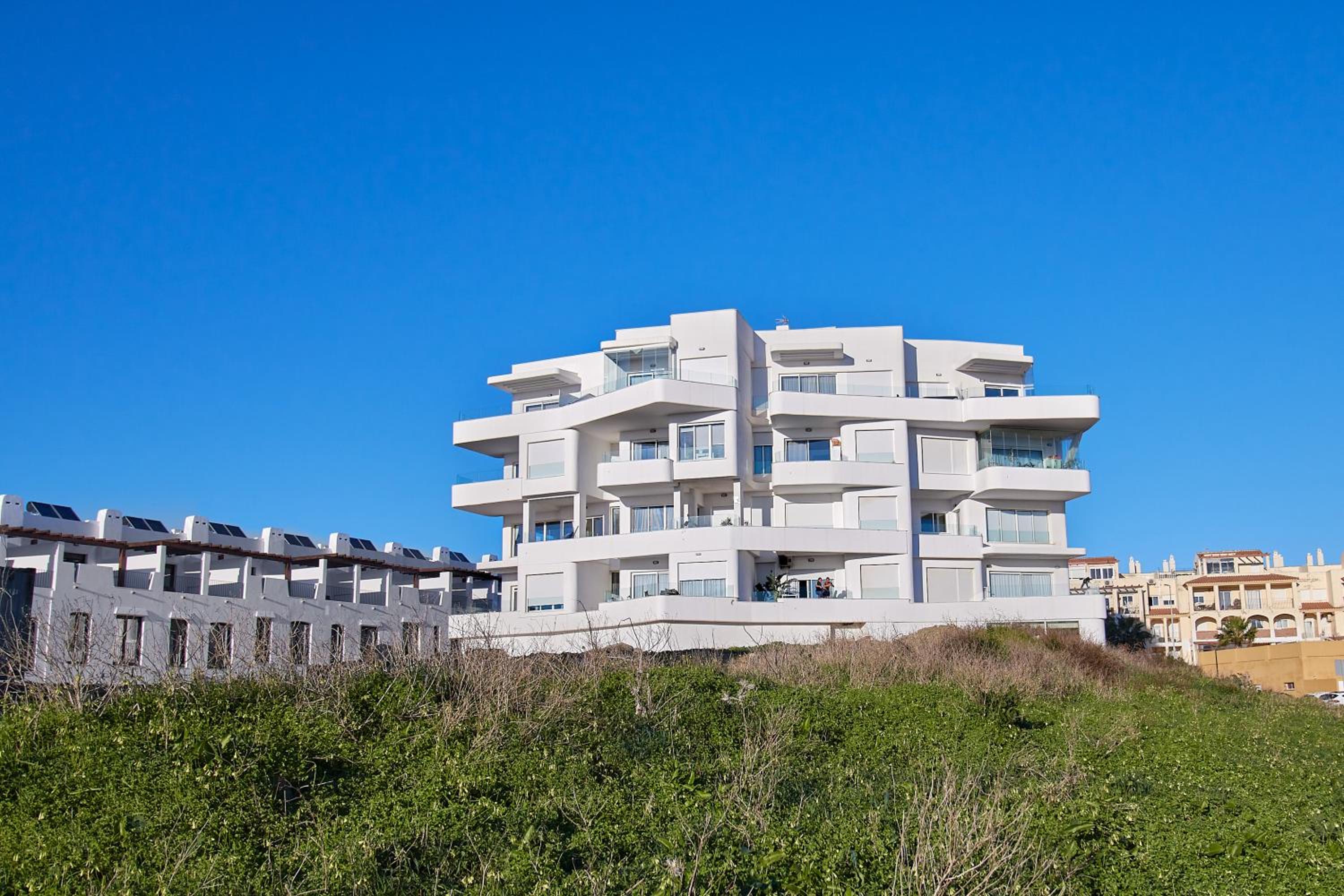 Sea Breeze, large apartment with workspaces & a great view view 5
