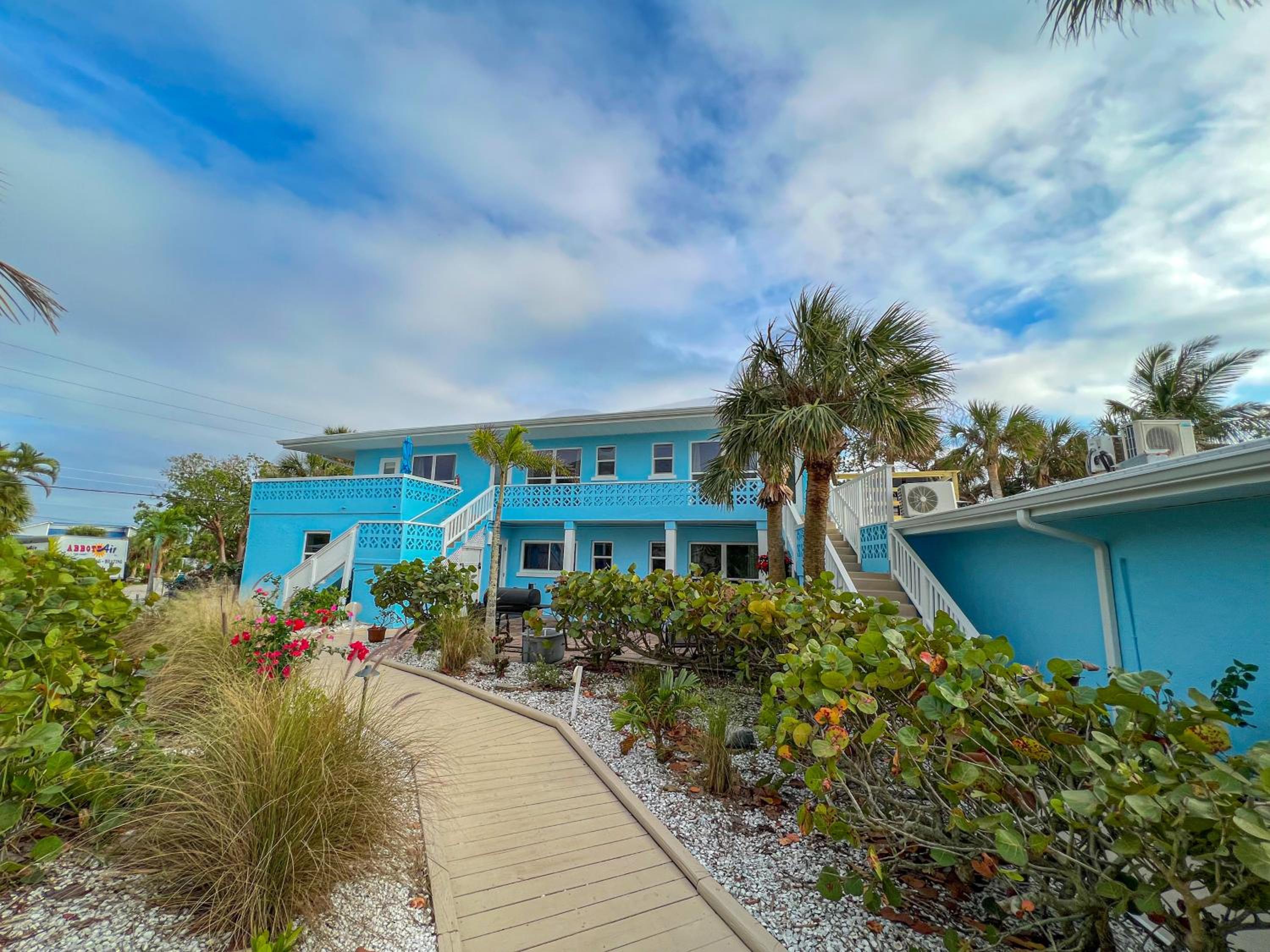 The Pearl Beach Inn
