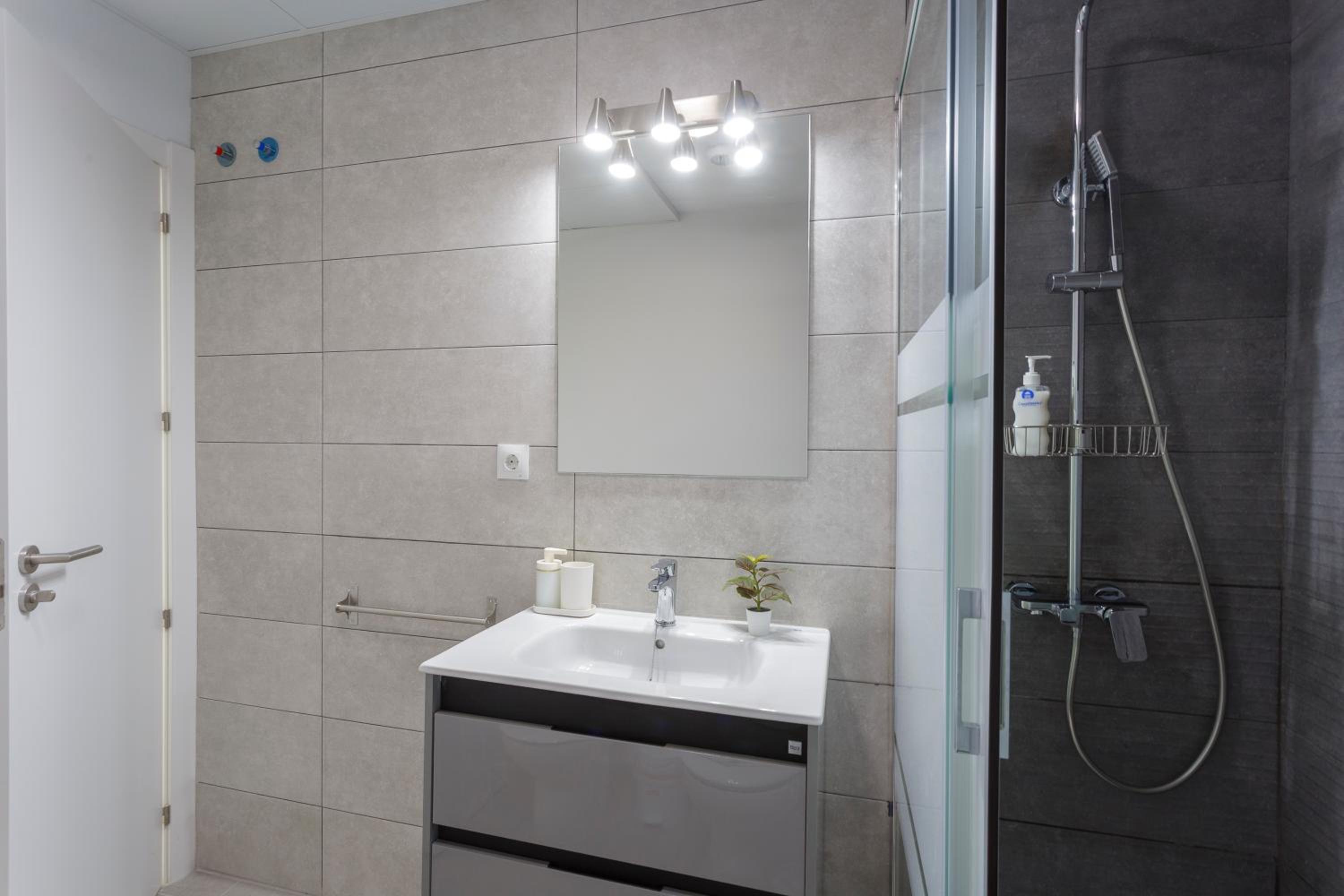 POSEIDON Beach Apartment & parking by Cadiz4Rentals