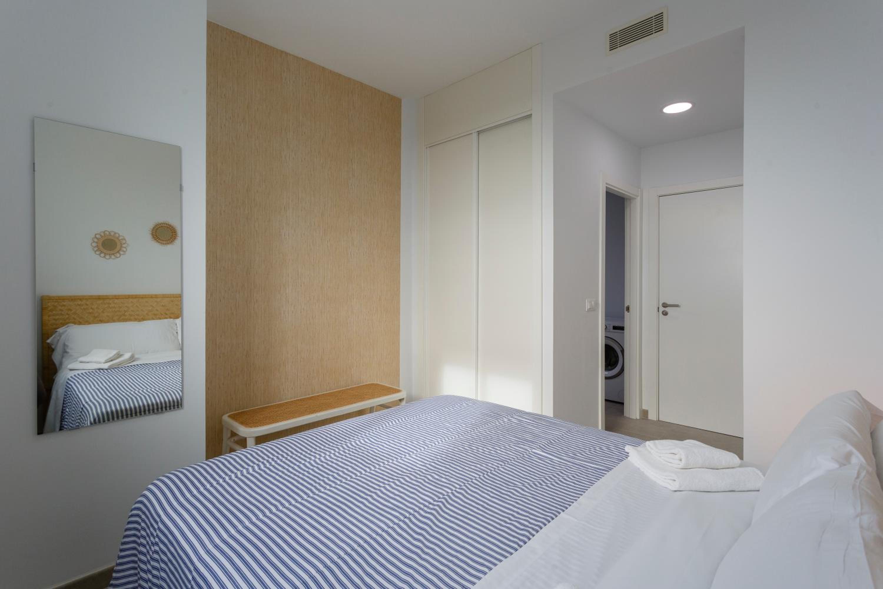 POSEIDON Beach Apartment & parking by Cadiz4Rentals