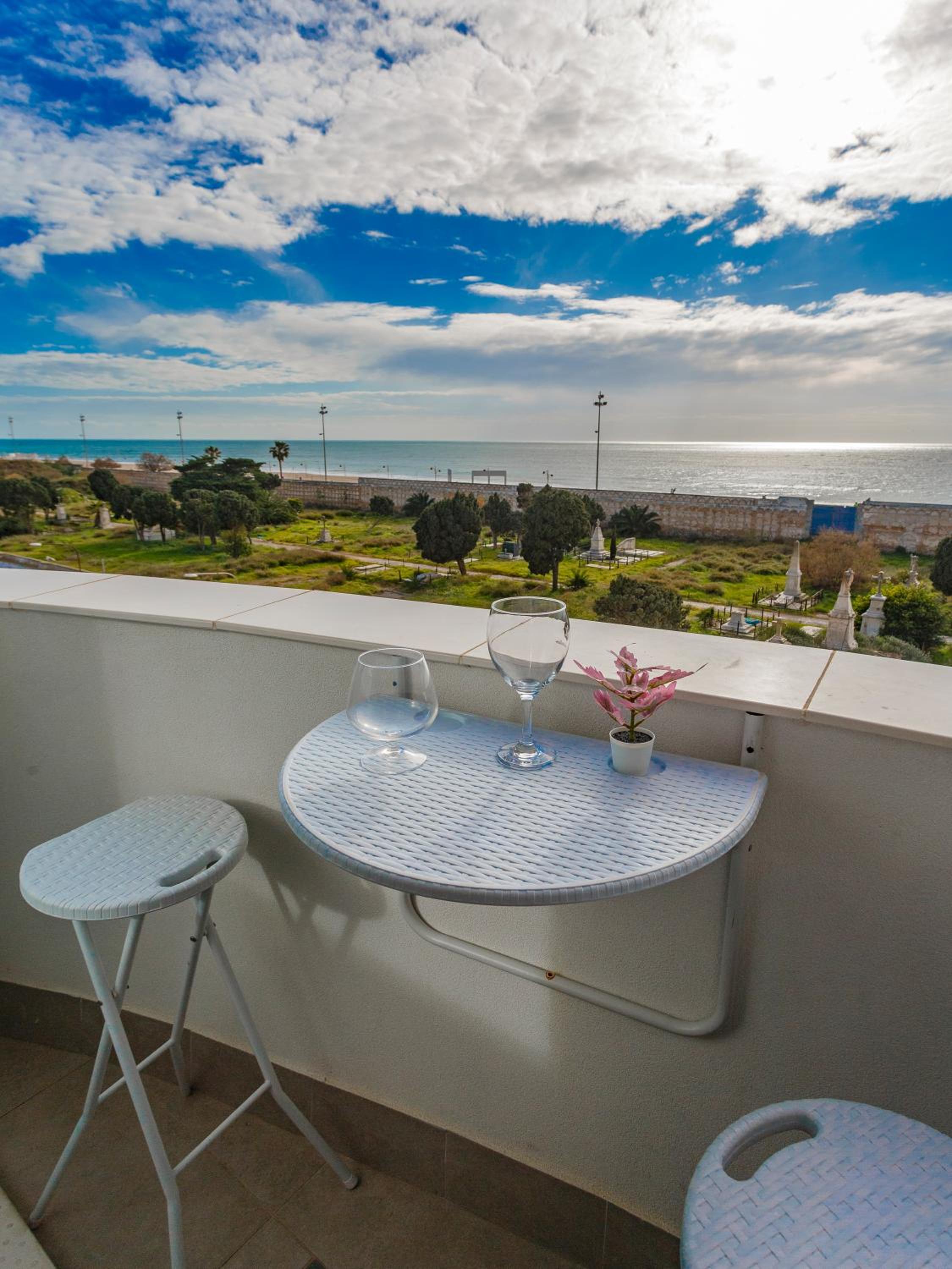 POSEIDON Beach Apartment & parking by Cadiz4Rentals