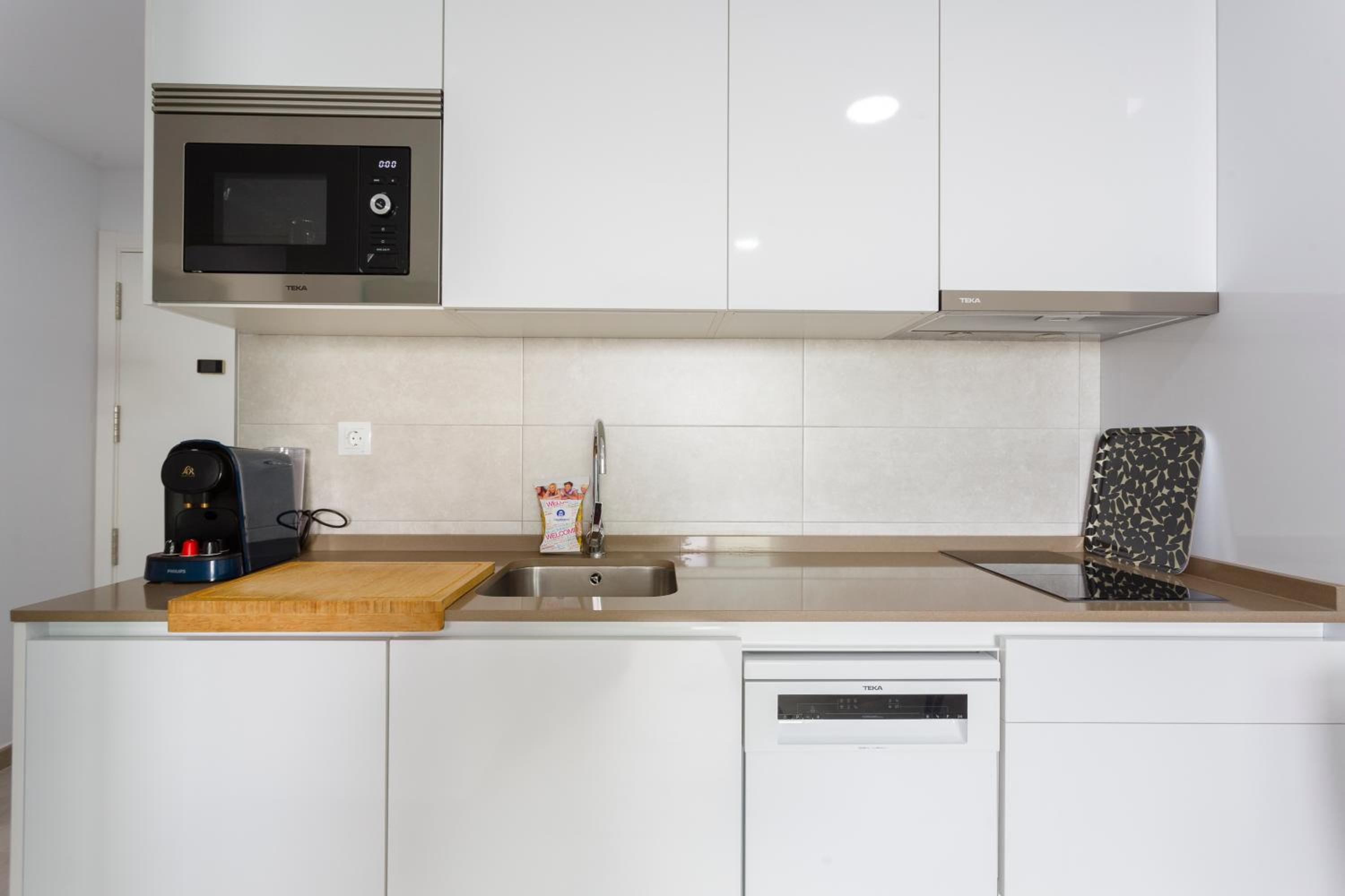 POSEIDON Beach Apartment & parking by Cadiz4Rentals