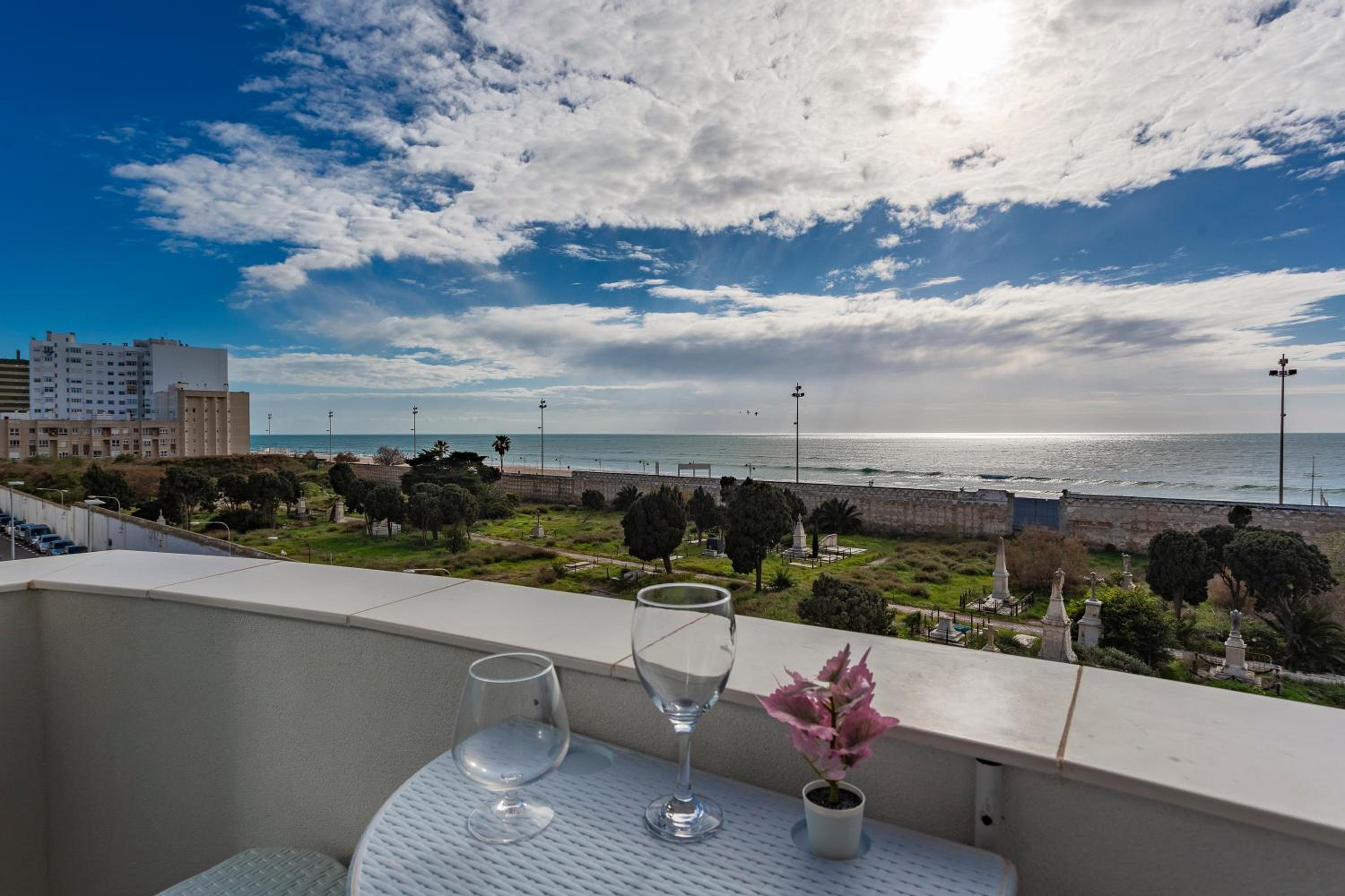 POSEIDON Beach Apartment & parking by Cadiz4Rentals