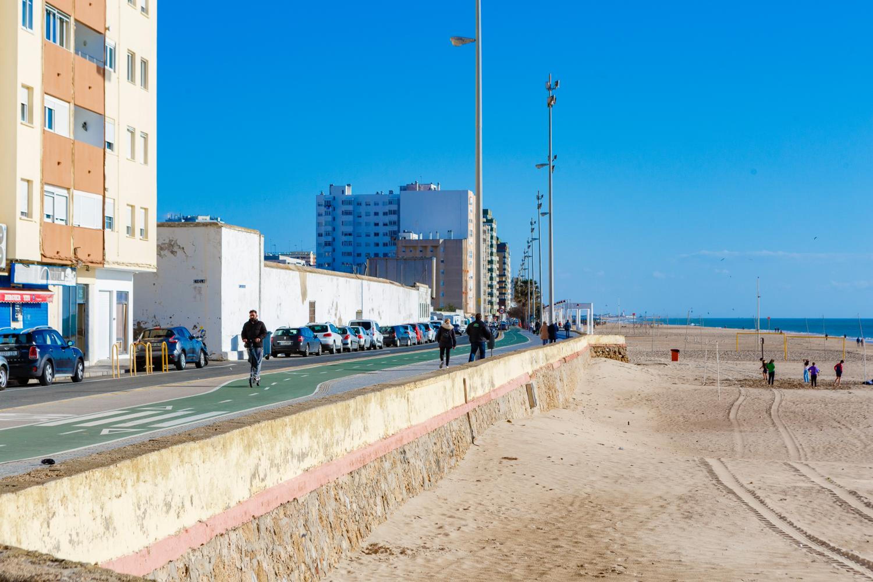 POSEIDON Beach Apartment & parking by Cadiz4Rentals