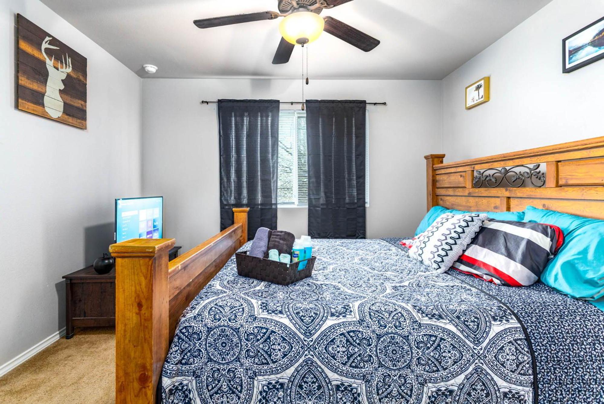 Texas style 3BR 3BA Home w 12 Arcade Games & HotTub- w Private Garage & Private backyard view 4