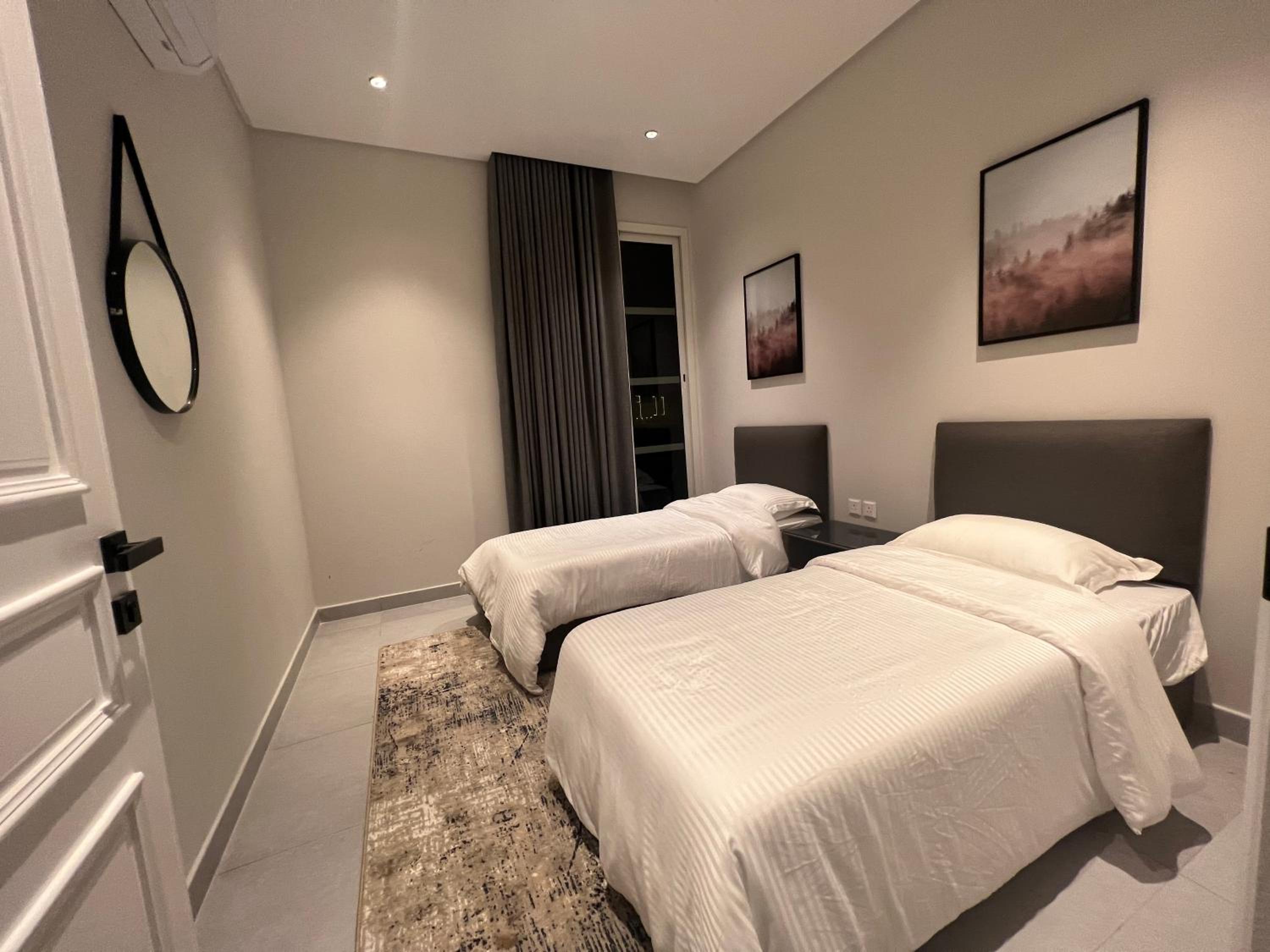 luxury 3BR Condo Near the Boulevard