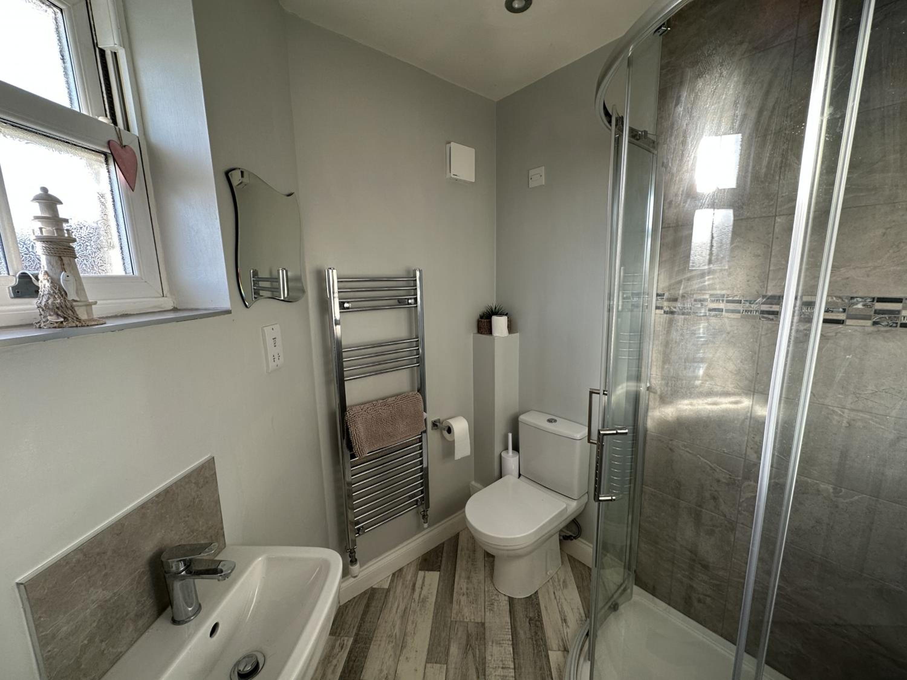 Honeybee Cottage - Part of the The Bay Filey Holiday Village with pool, gym and direct beach access, pub, restaurant, tennis and meadows walks