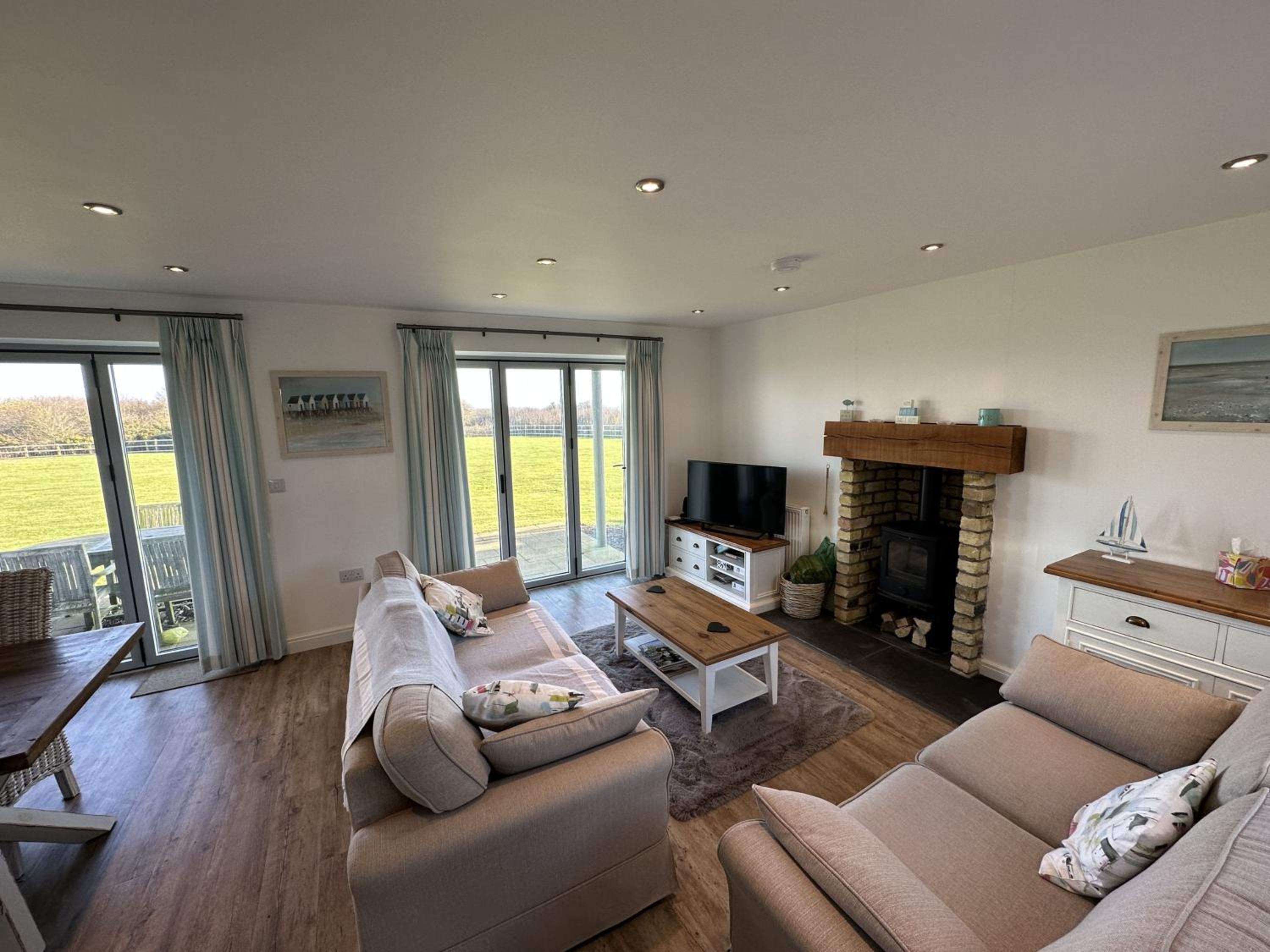 Brigg View Cottage - Seaview and Balconies - Part of the The Bay Filey Holiday Village with pool, gym and direct beach access, pub, restaurant, tennis and 