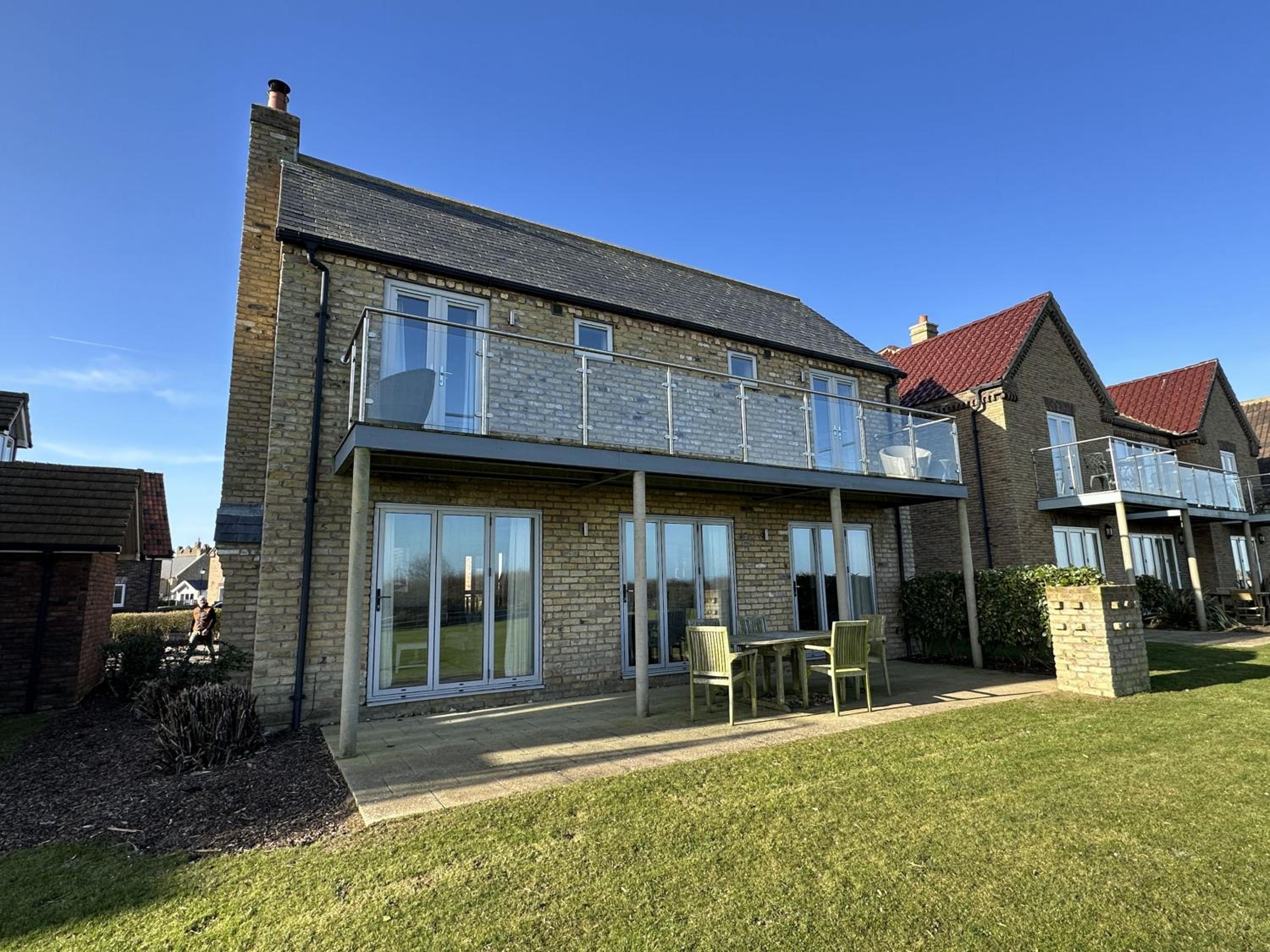 Brigg View Cottage - Seaview and Balconies - Part of the The Bay Filey Holiday Village with pool, gym and direct beach access, pub, restaurant, tennis and 