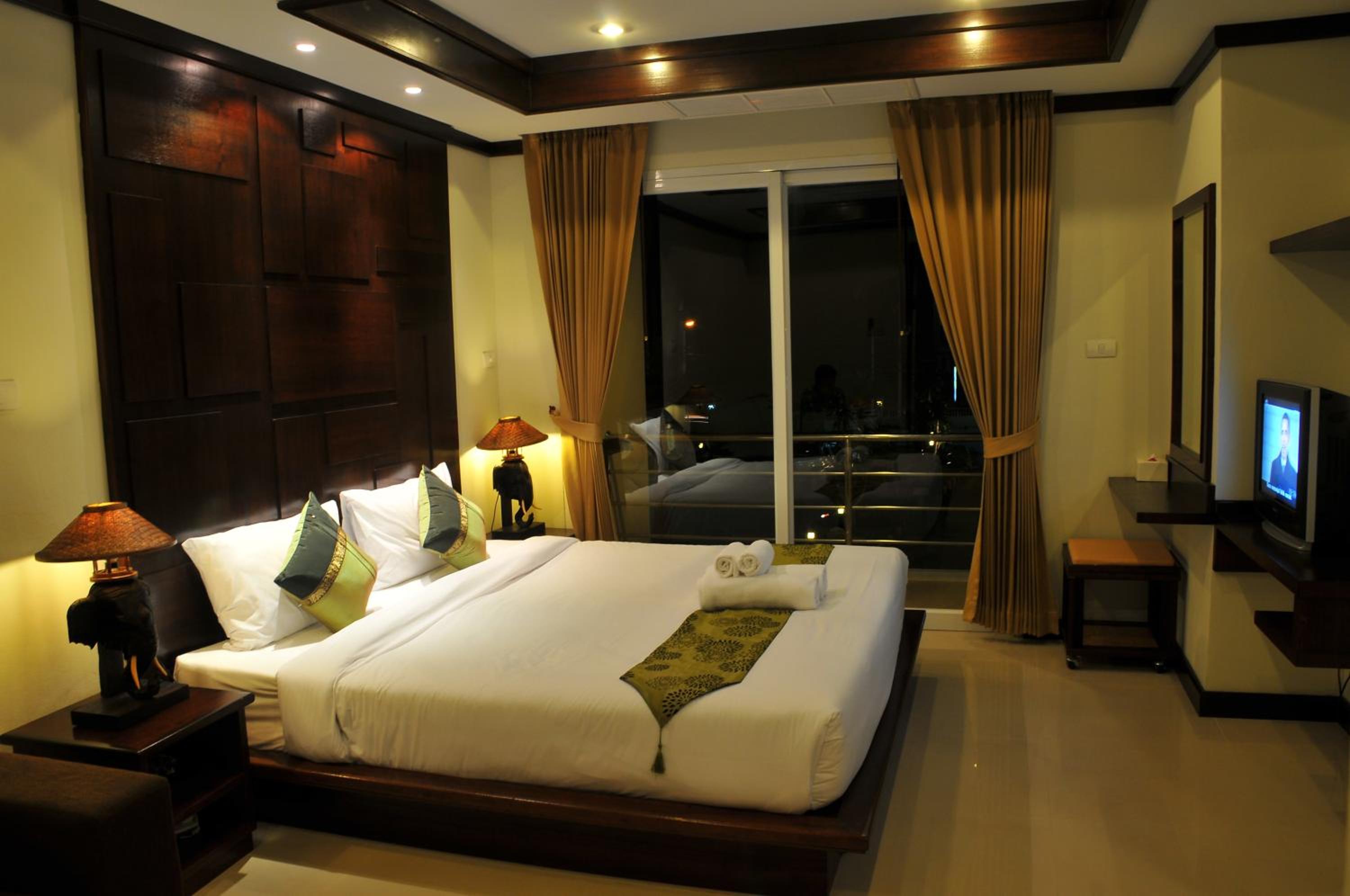 Boonjumnong Modern Apartment