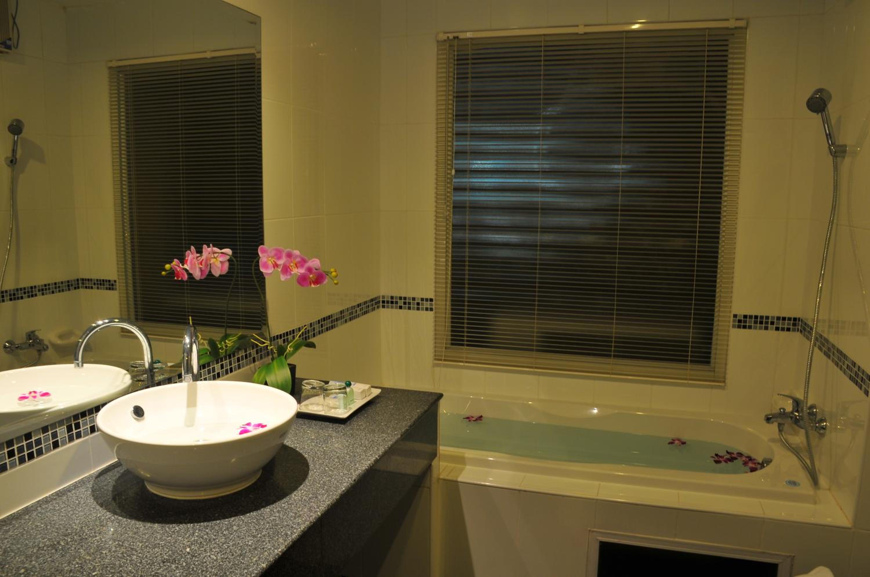 Boonjumnong Modern Apartment
