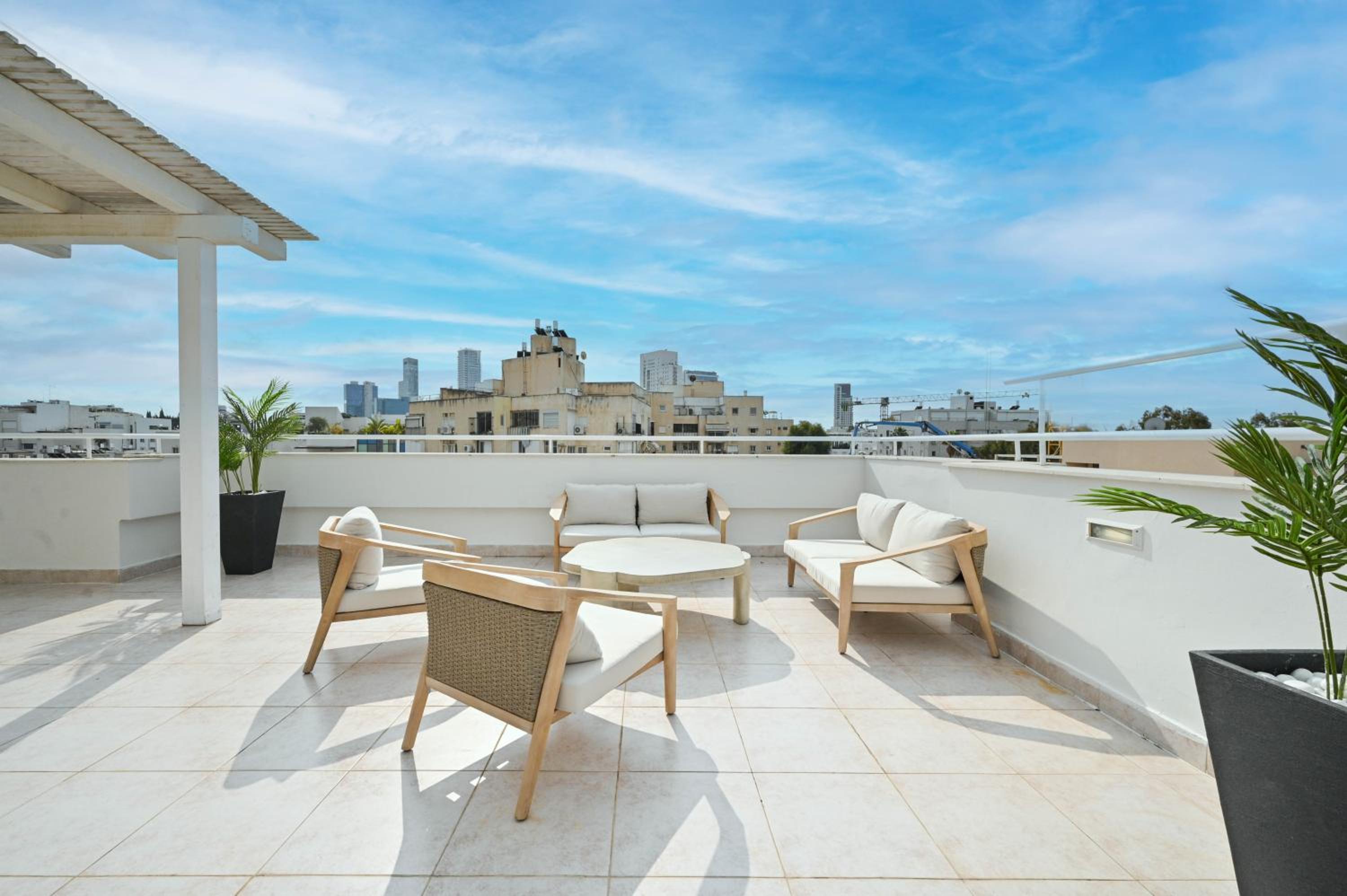 Lovely 3BR Penthouse in Shenkin area by HolyGuest view 5