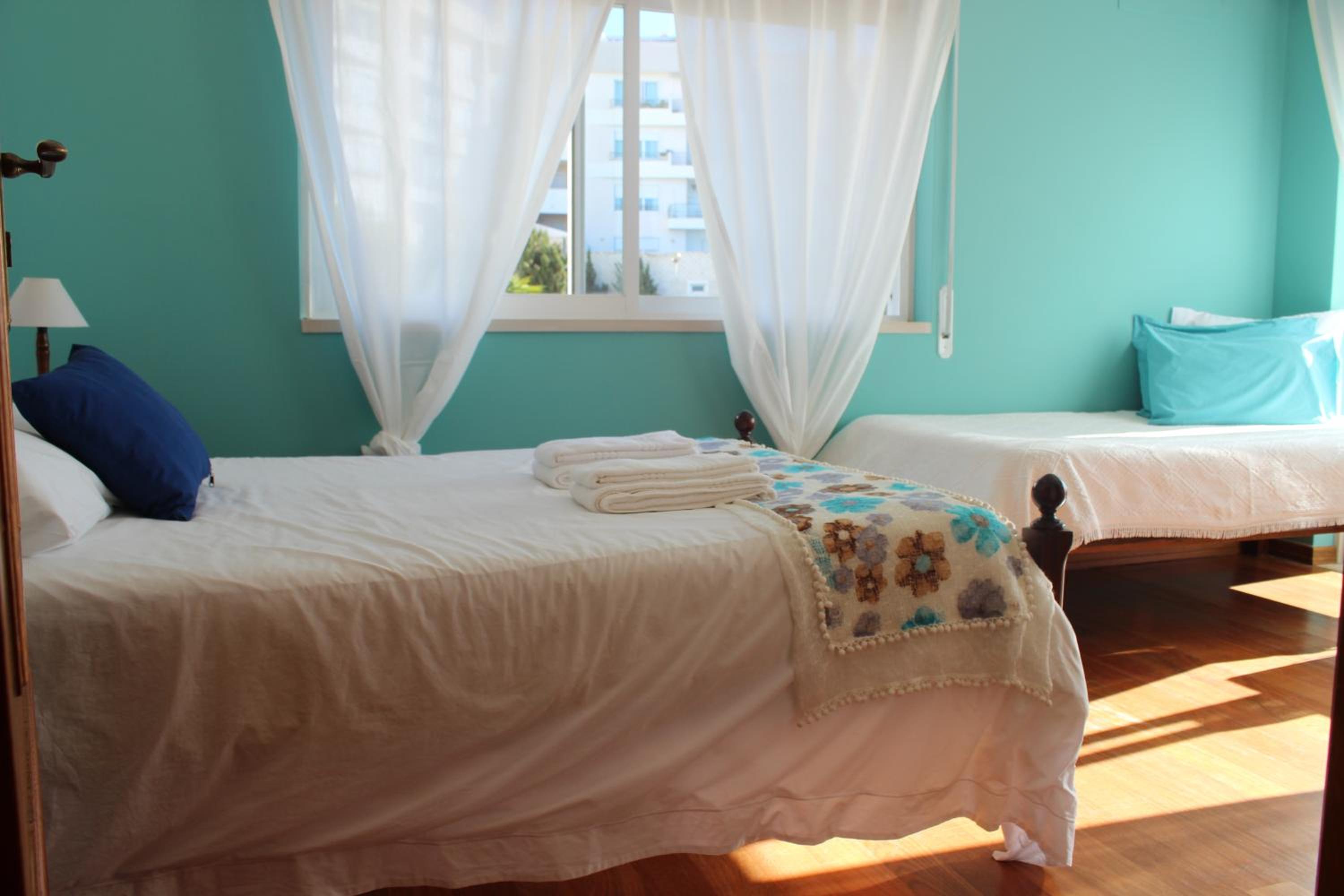 Ericeira Chill Hill Hostel & Private Rooms