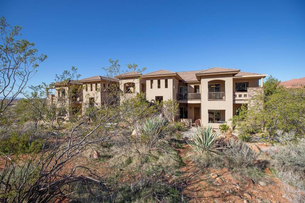 Hotel Suite Retreat With Pool Spa Gym And Tennis Court