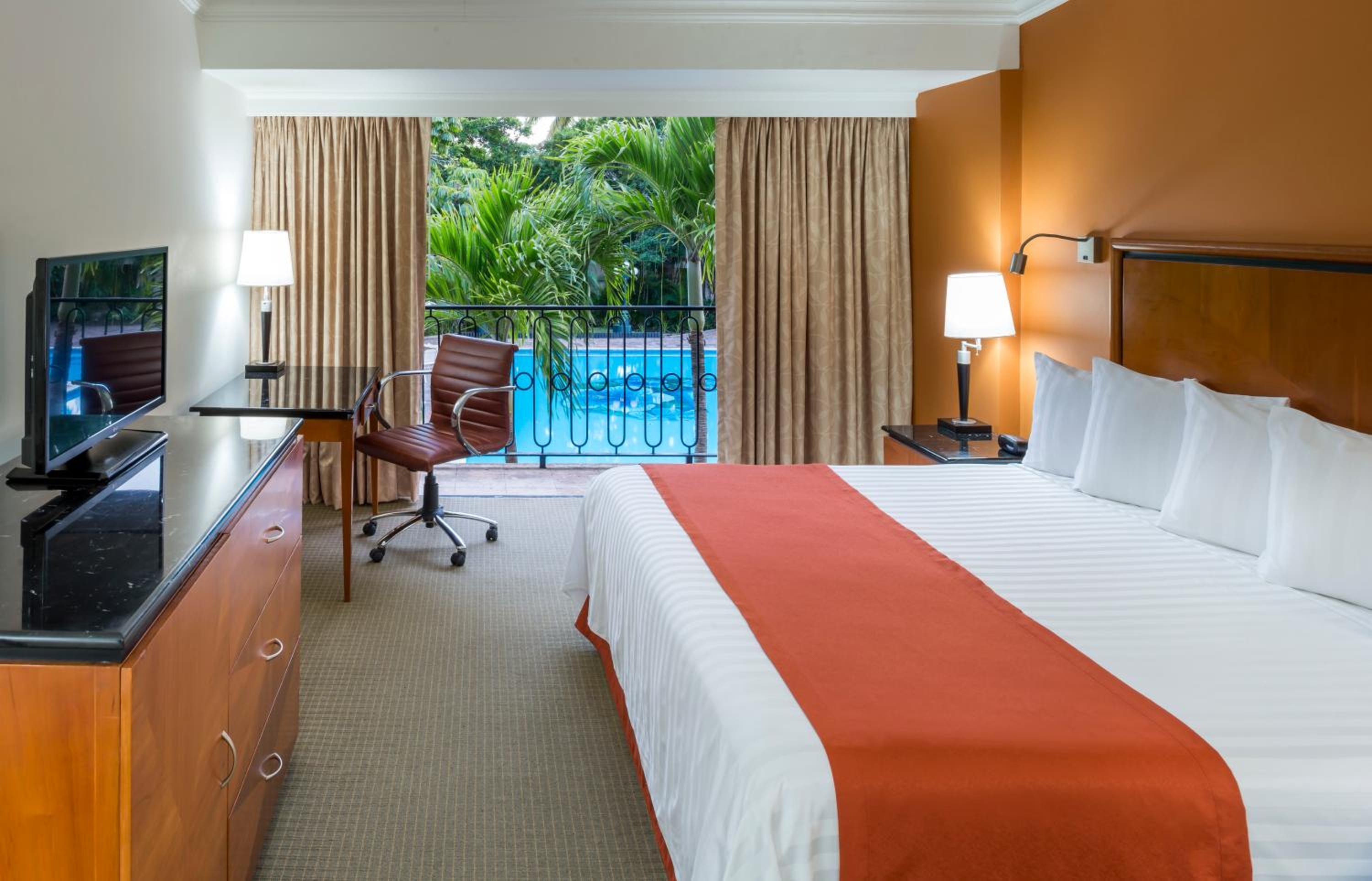Tampico Vacations - HS HOTSSON Hotel Tampico - Property Image 1