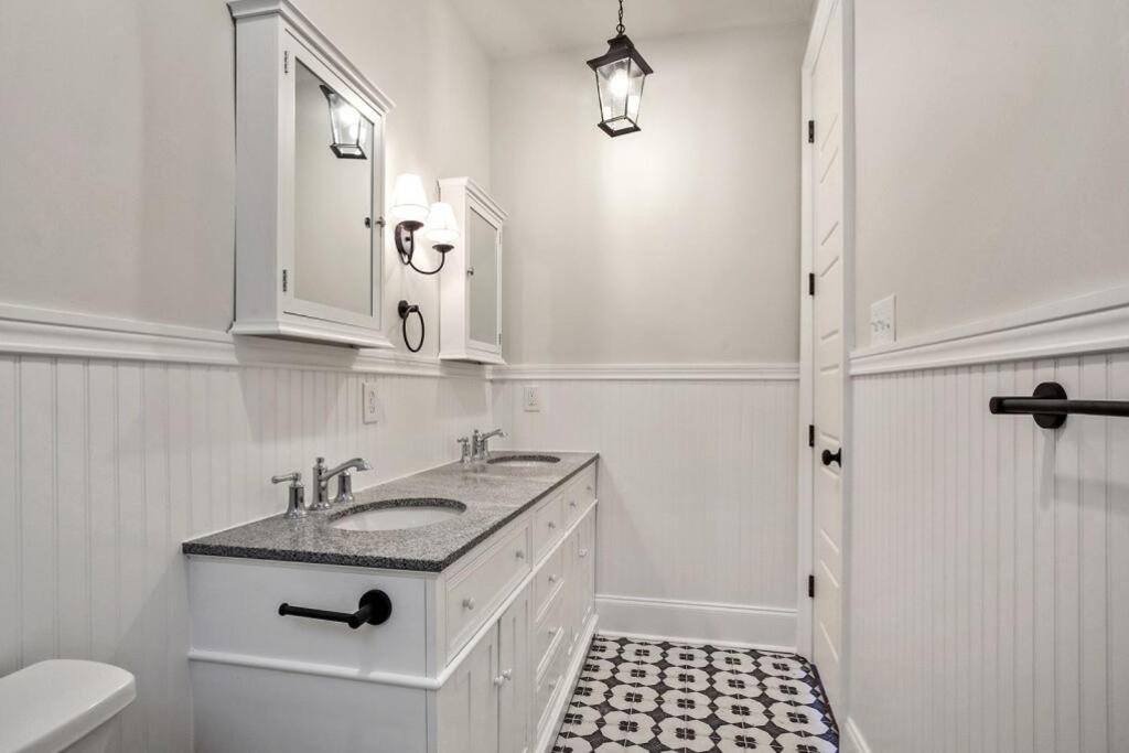 La Belle Veranda Villa- 3QueenBeds/2Baths Sleeps 6-8 view 2