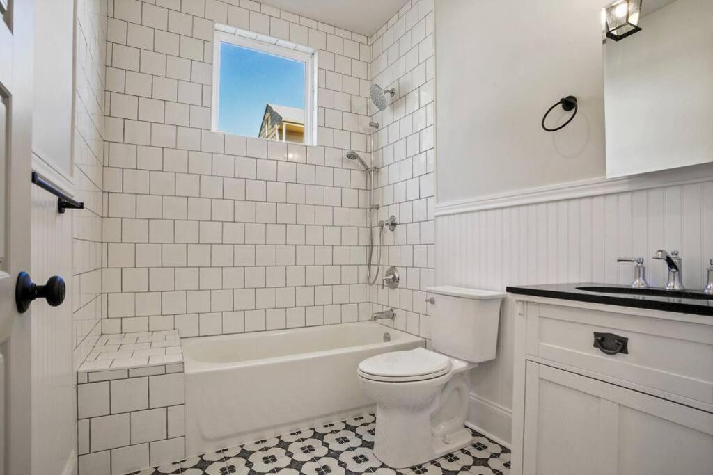 La Belle Veranda Villa- 3QueenBeds/2Baths Sleeps 6-8 view 4