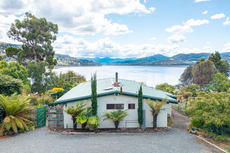 Fleurty's Point Cottage at Franklin South, Huon Valley, Tasmania