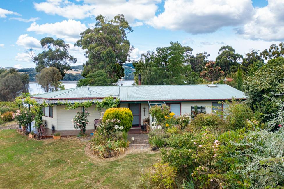 Fleurty's Point Cottage at Franklin South, Huon Valley, Tasmania