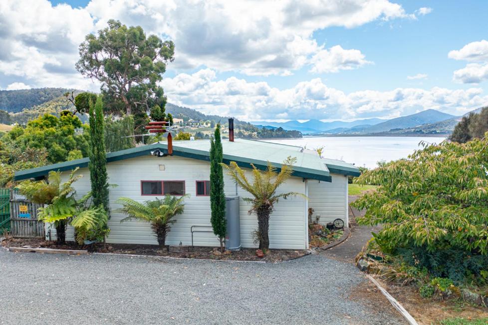 Fleurty's Point Cottage at Franklin South, Huon Valley, Tasmania