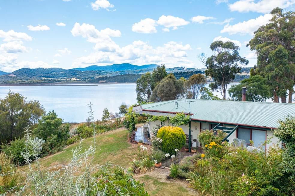 Fleurty's Point Cottage at Franklin South, Huon Valley, Tasmania
