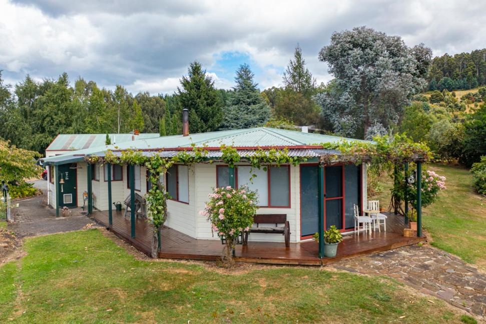 Fleurty's Point Cottage at Franklin South, Huon Valley, Tasmania