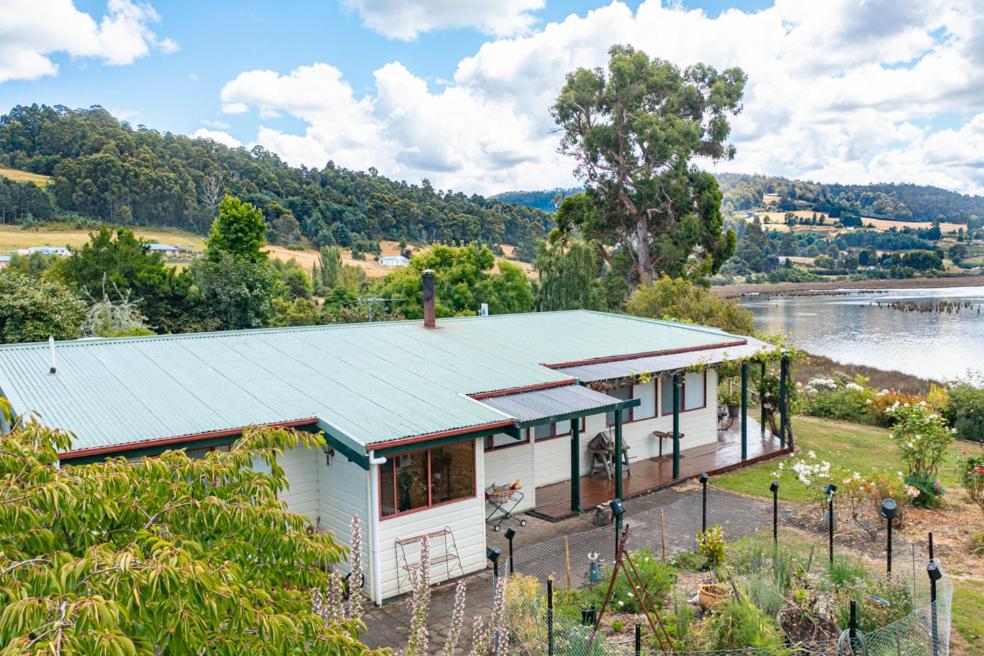 Fleurty's Point Cottage at Franklin South, Huon Valley, Tasmania